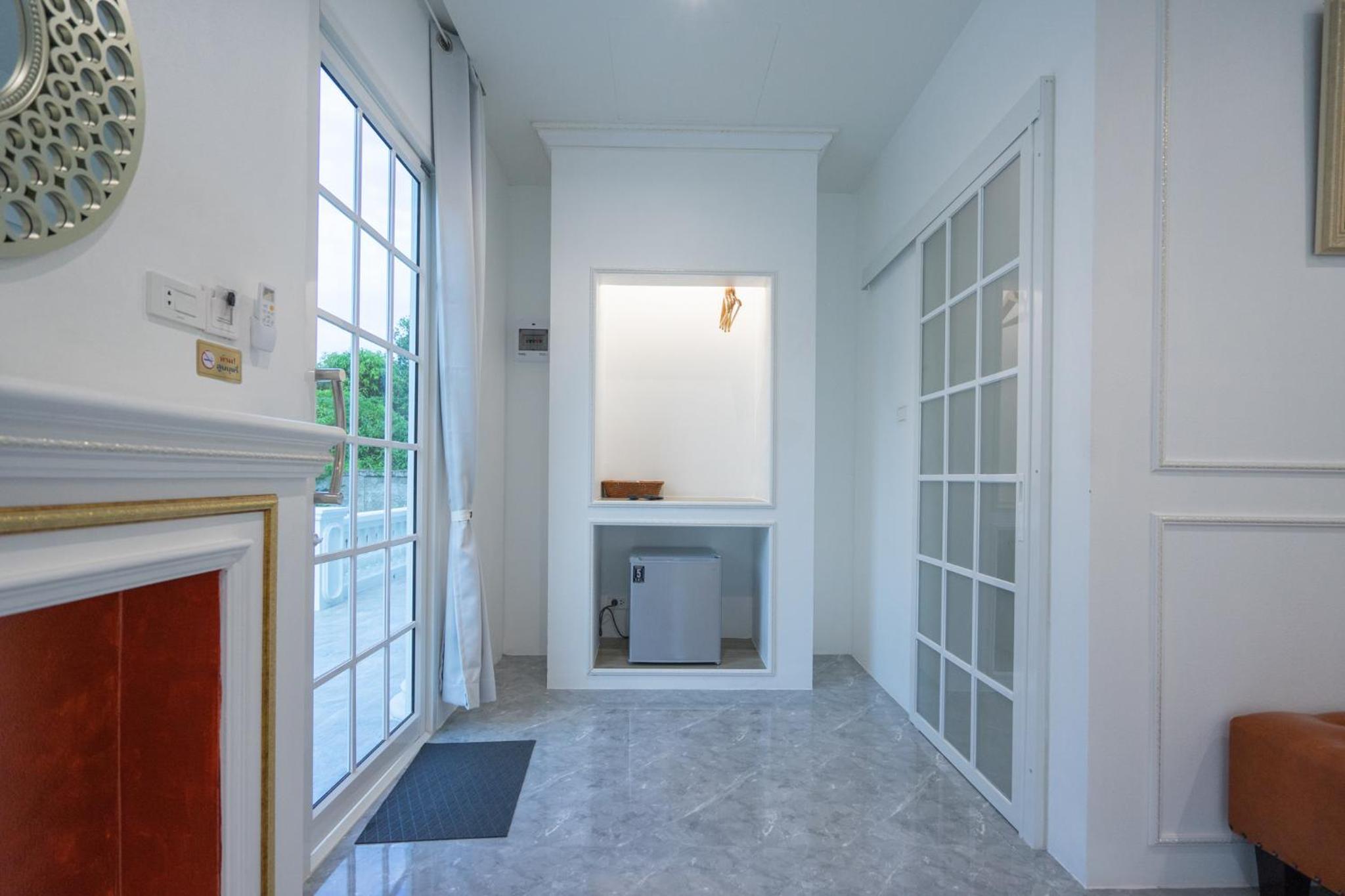 Deluxe Double Room with Balcony - Photo 5
