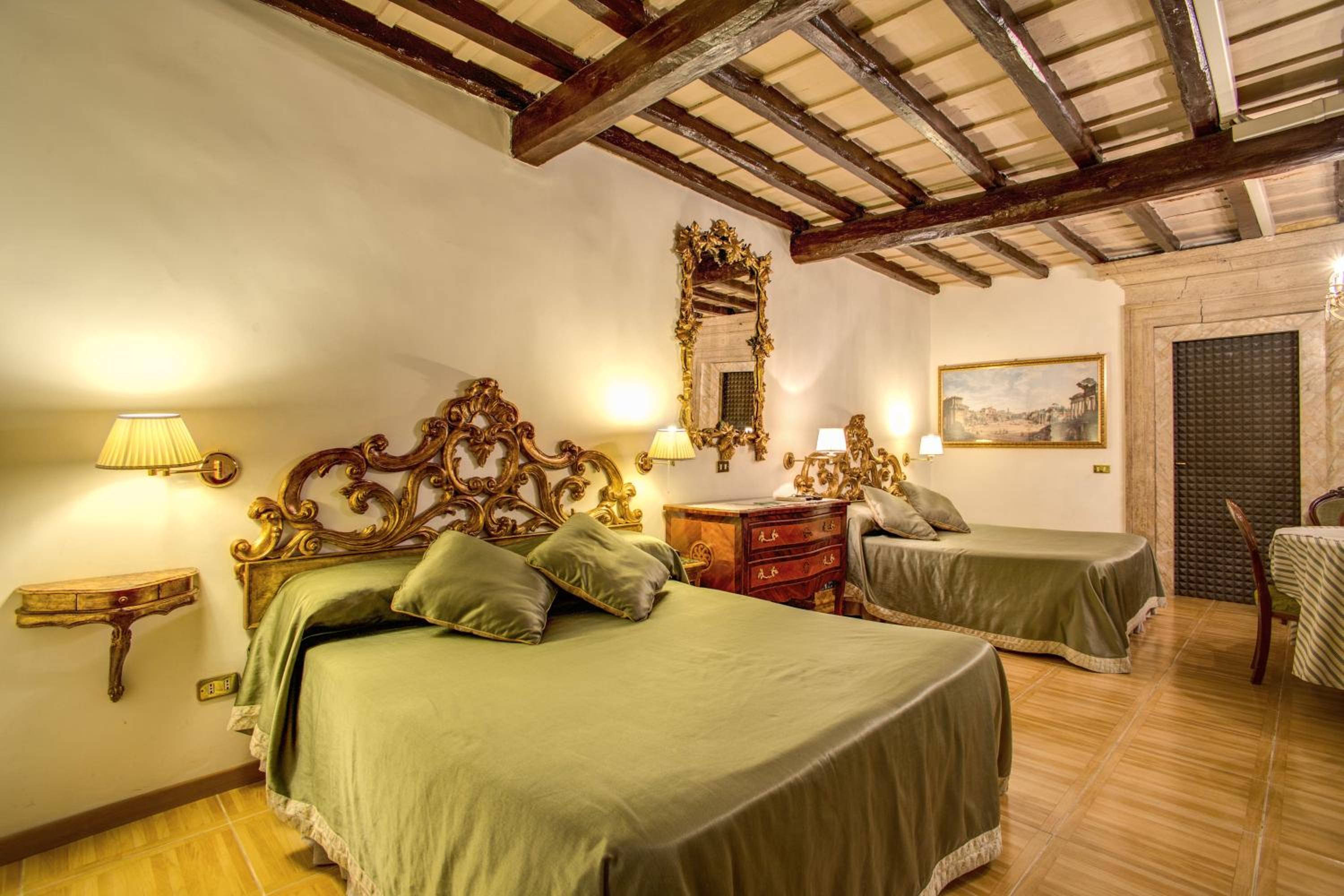 Queen Room with Two Queen Beds photo 1