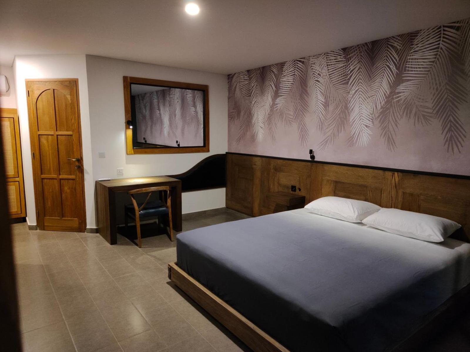 Deluxe Double Room (2 Adults + 1 Child) photo 1