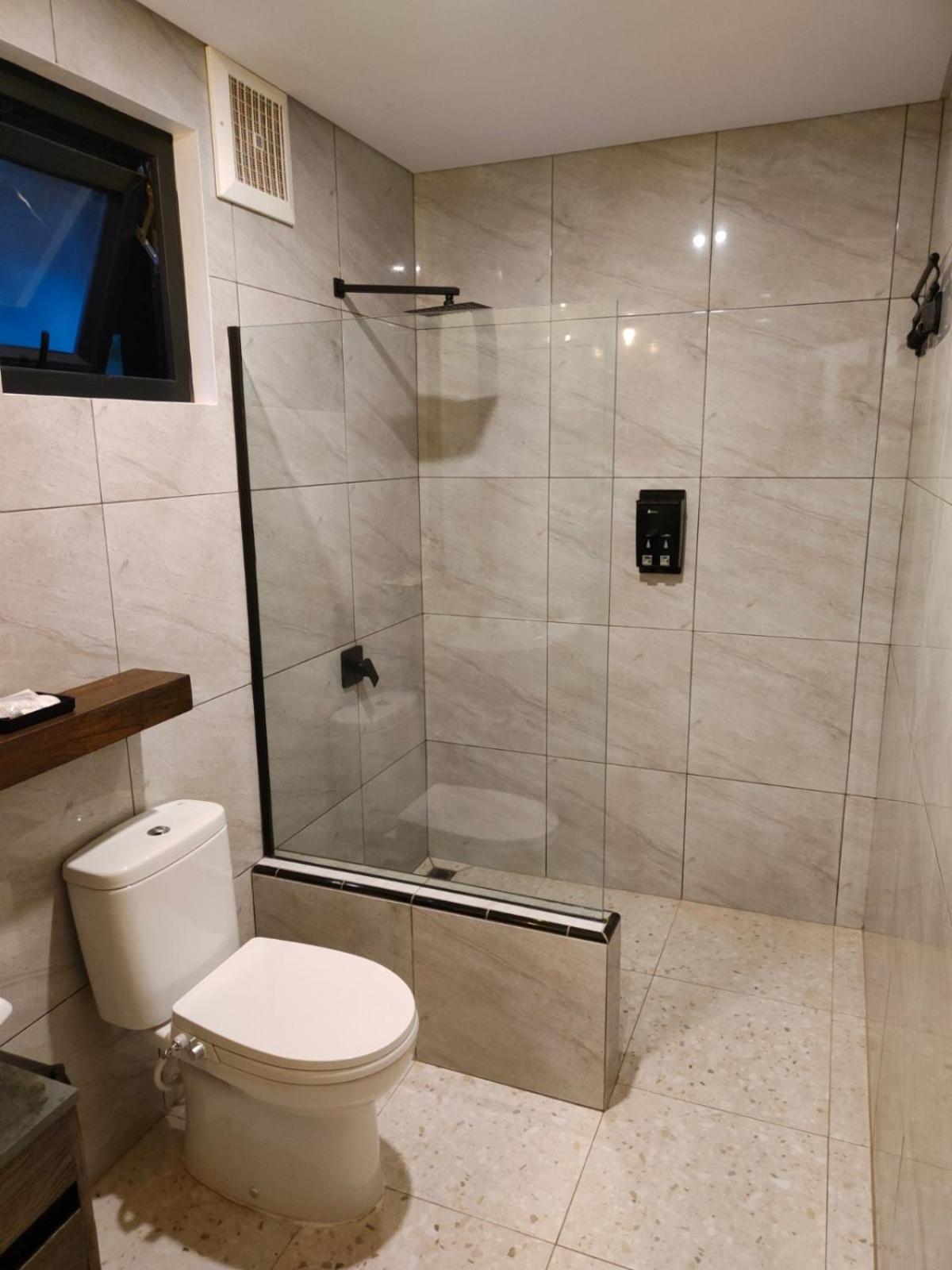 Deluxe Double Room (2 Adults + 1 Child) photo 3
