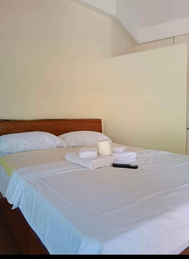 Queen Room with Balcony - Photo 15