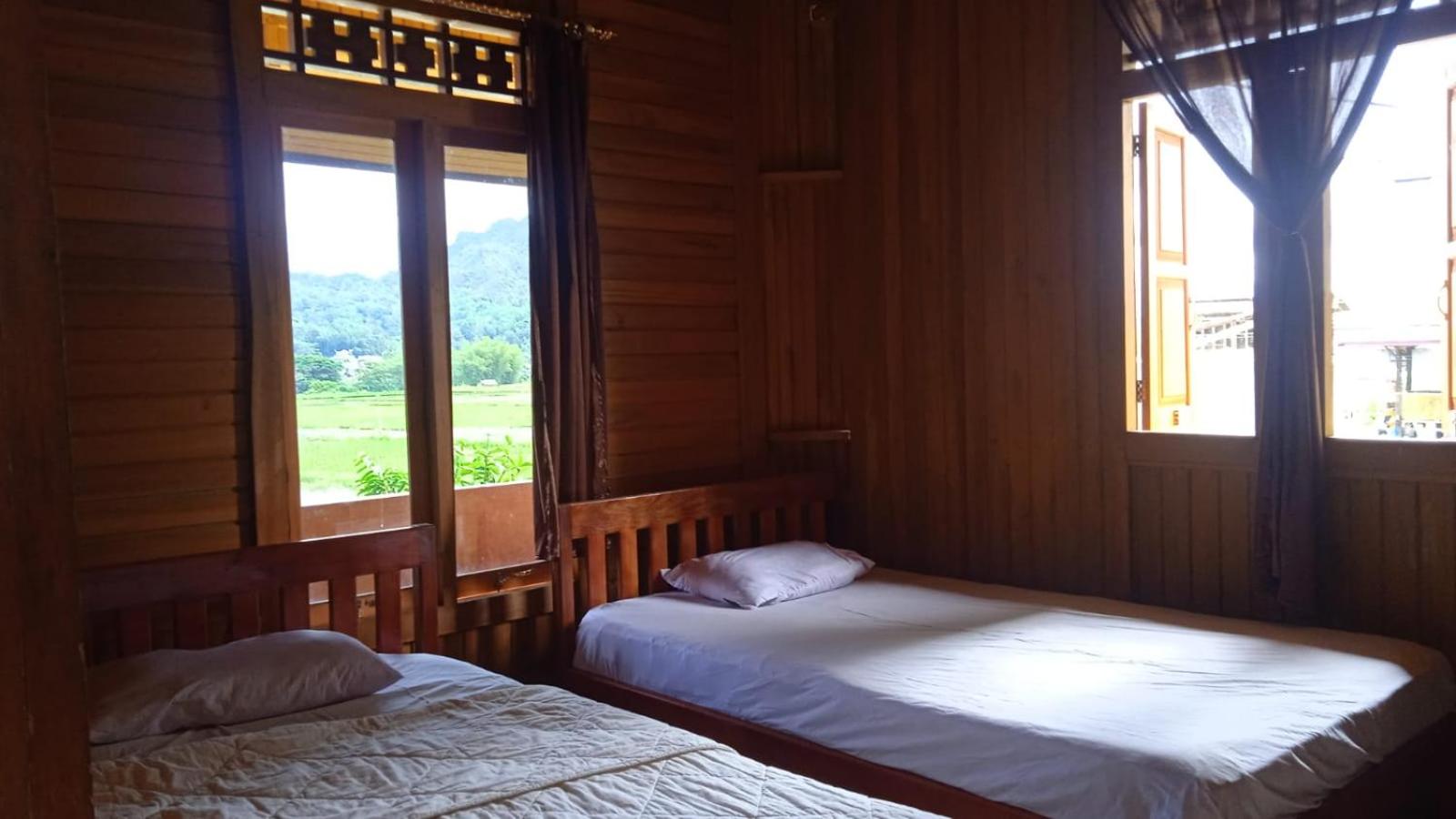 Standard Twin Room with Mountain View