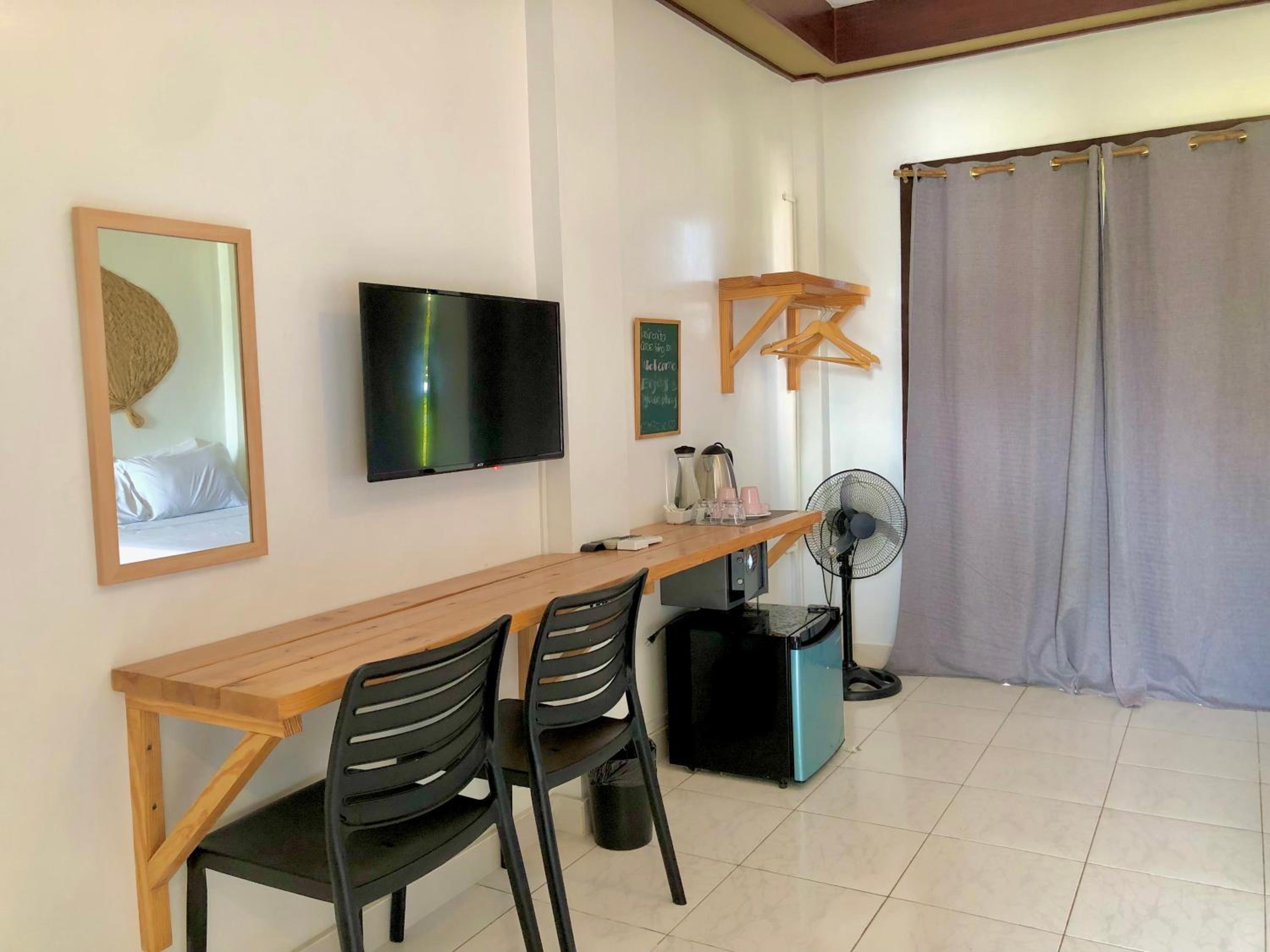 Standard Twin Room with Sea View - Photo 7
