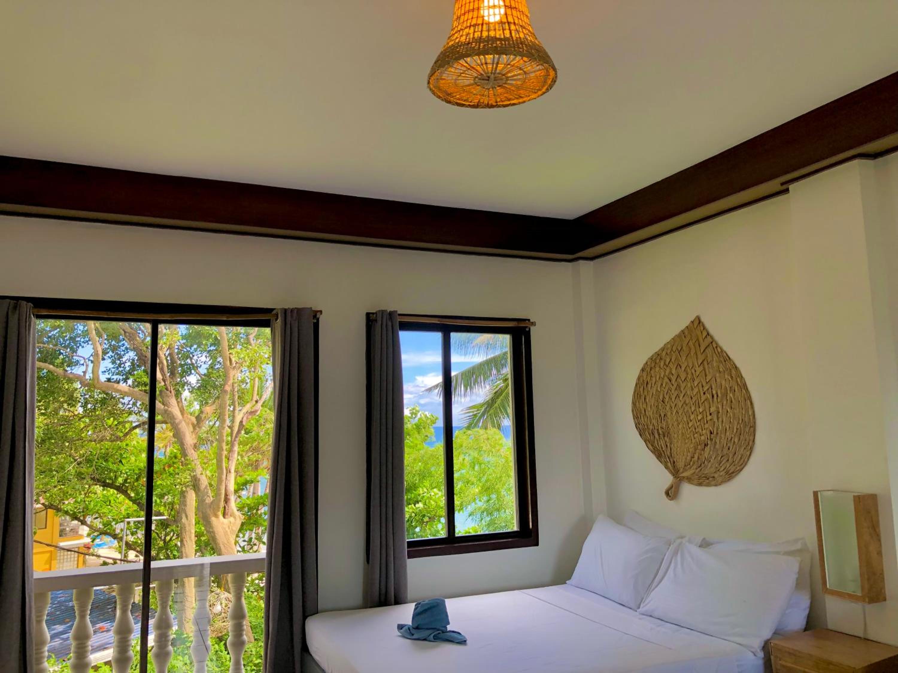 Standard Twin Room with Sea View - Photo 5