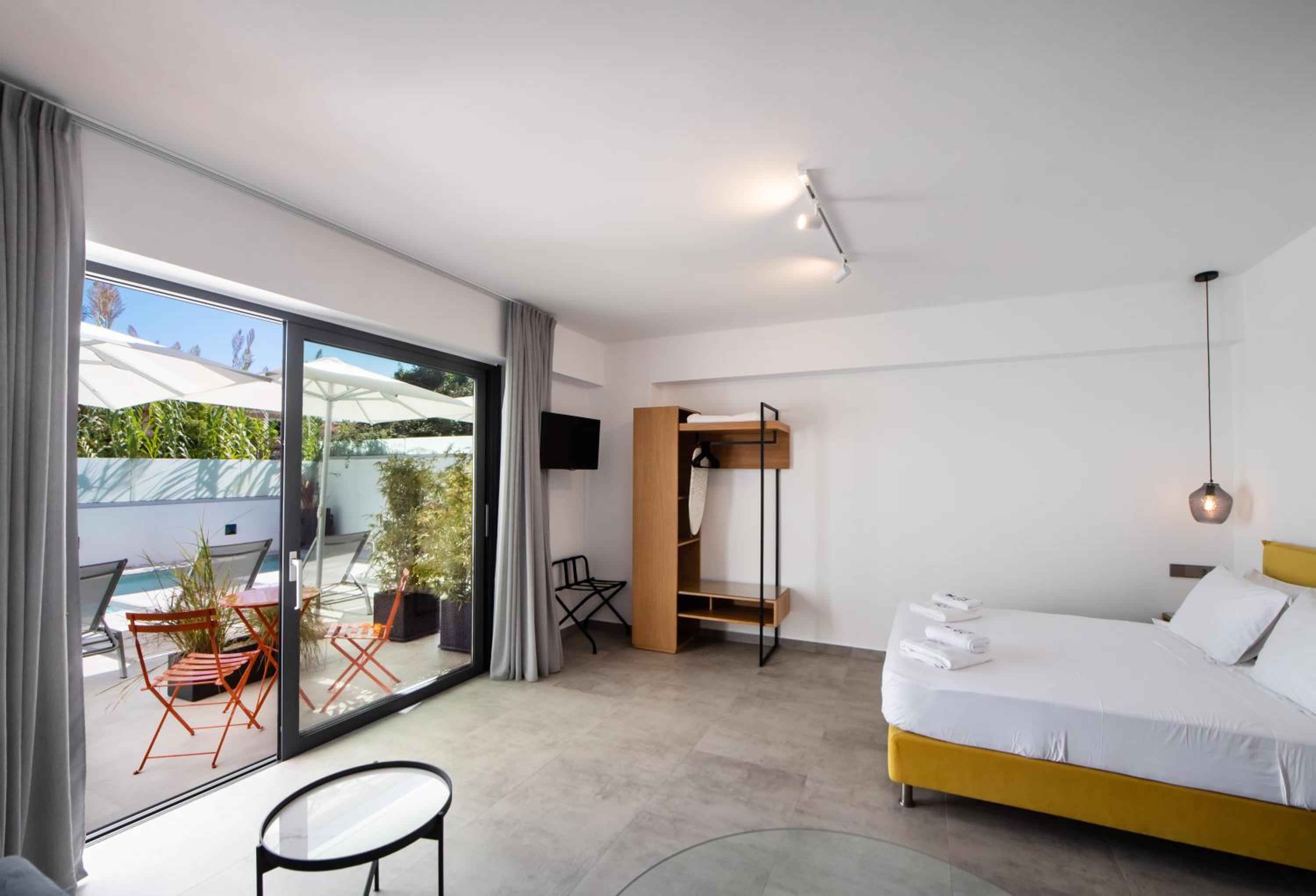 Deluxe Apartment with Pool View