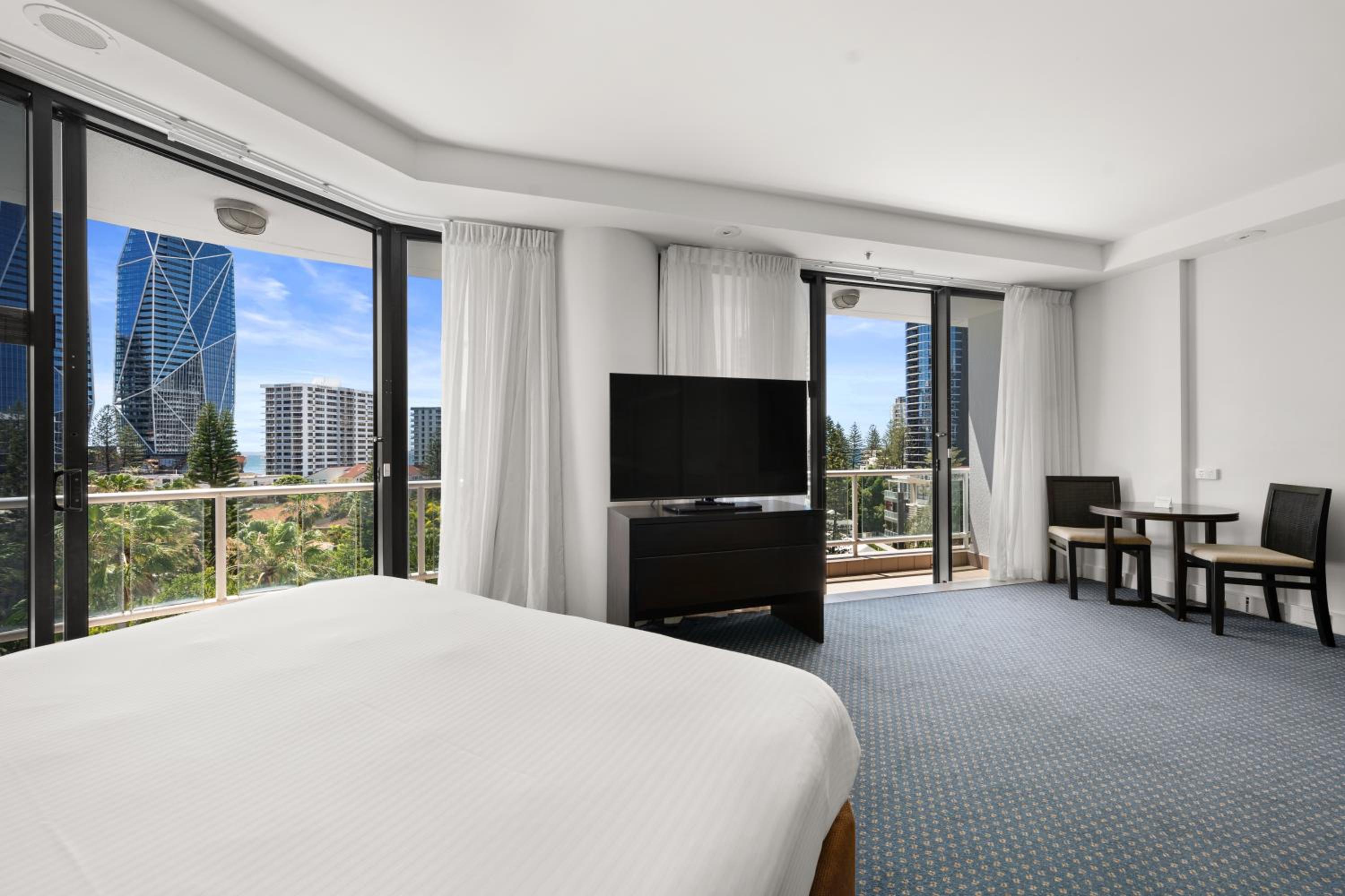 Standard King Room with Sofa Bed - Photo 1