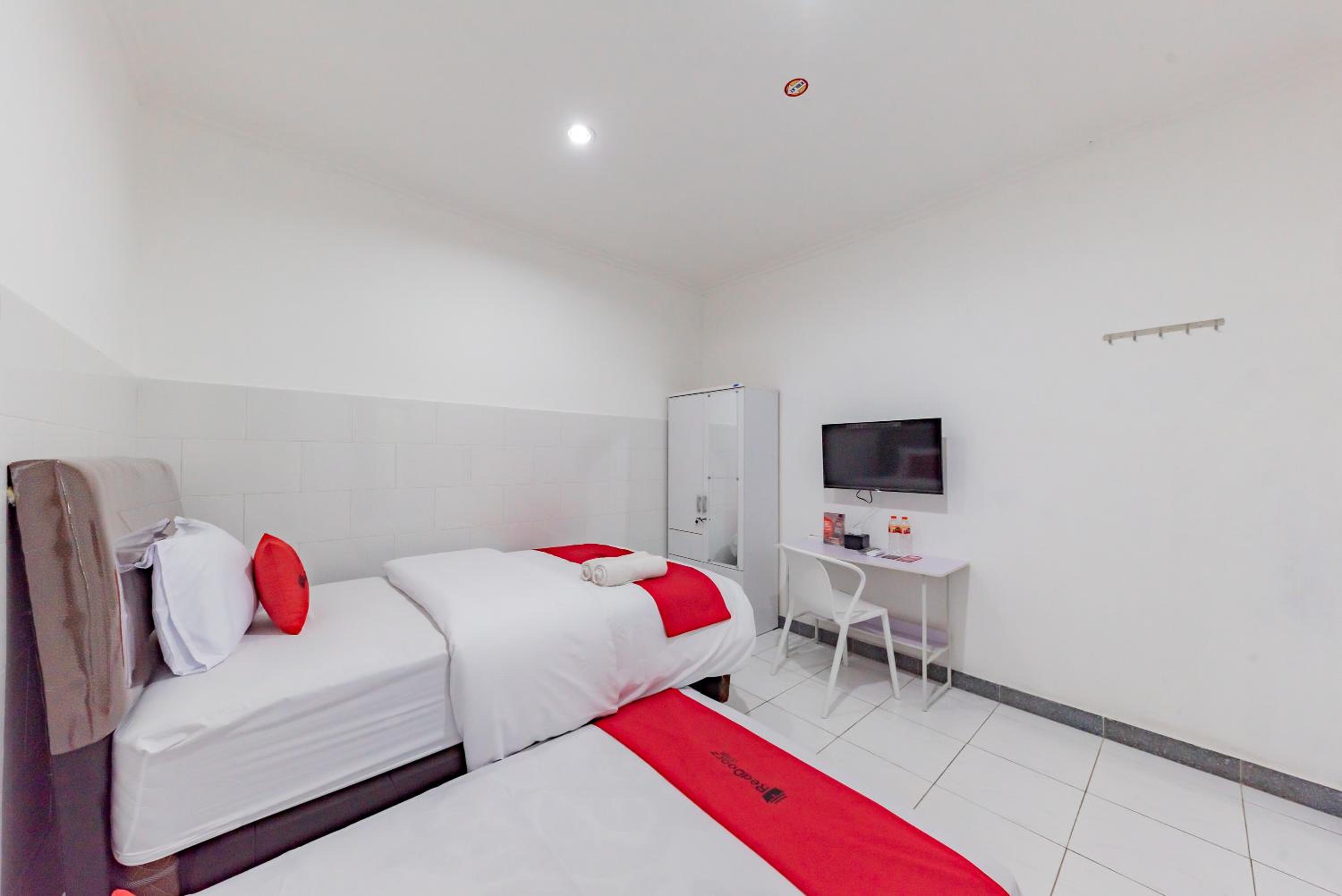 Twin Room - Photo 5