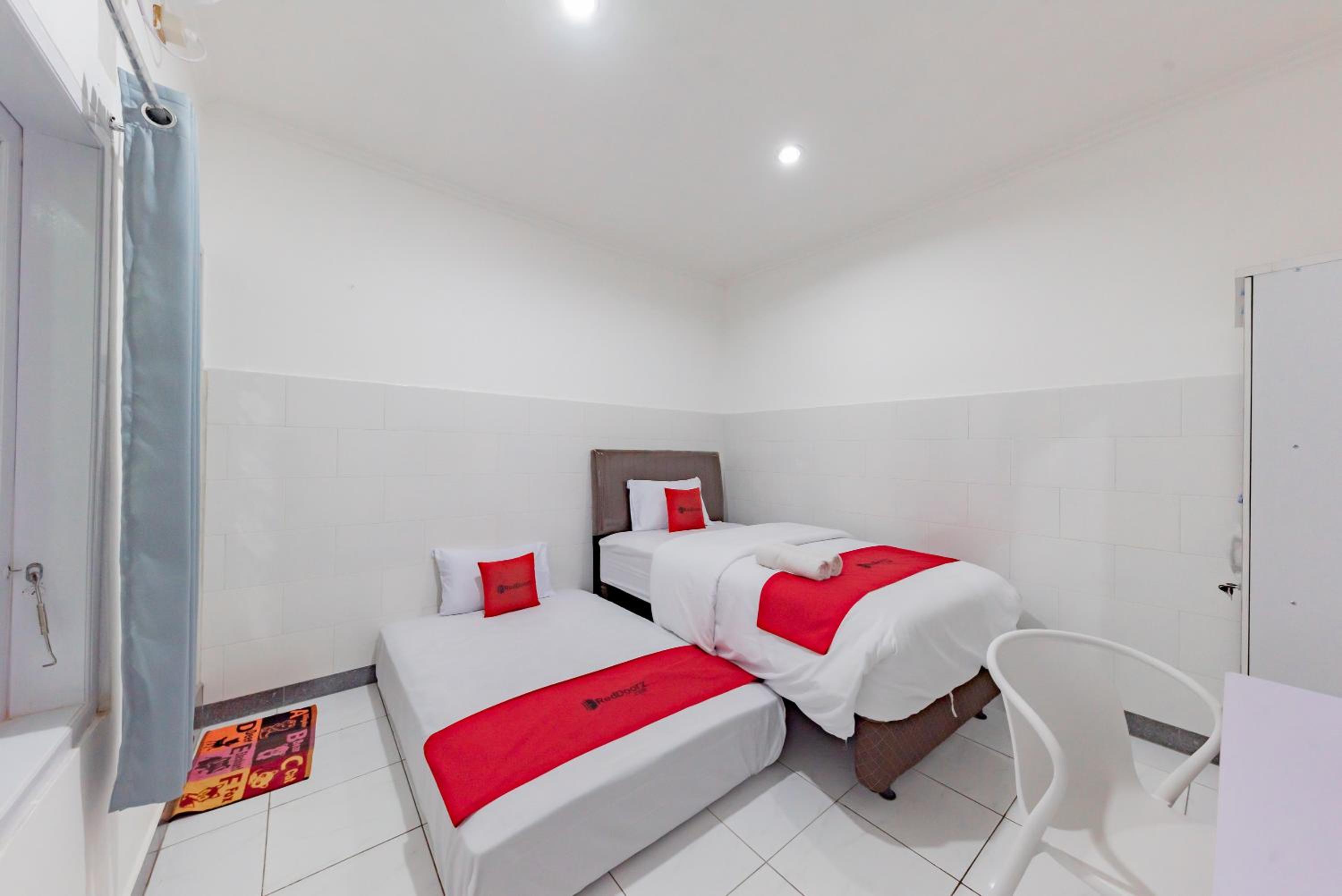 Twin Room - Photo 3