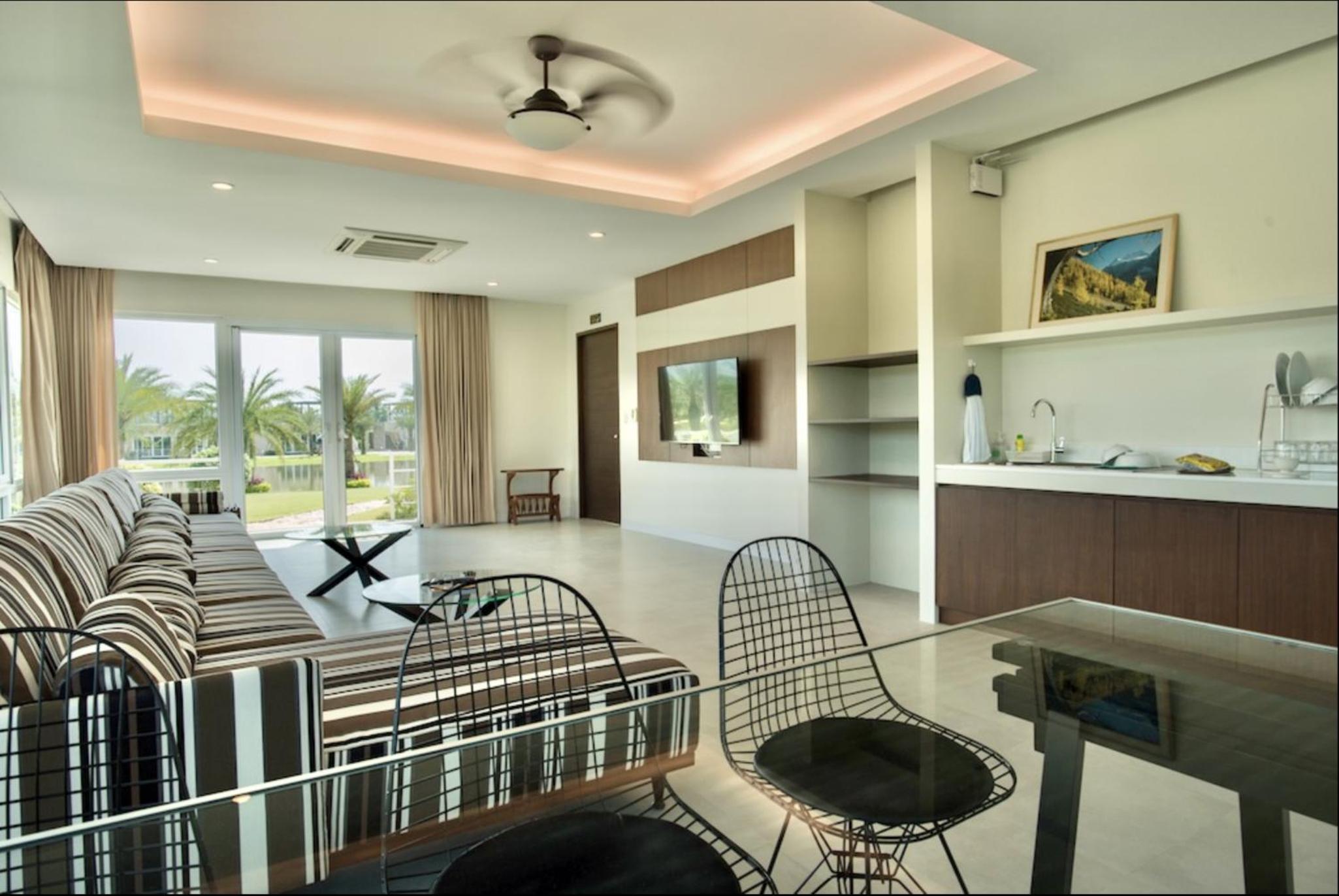 Villa with Garden View