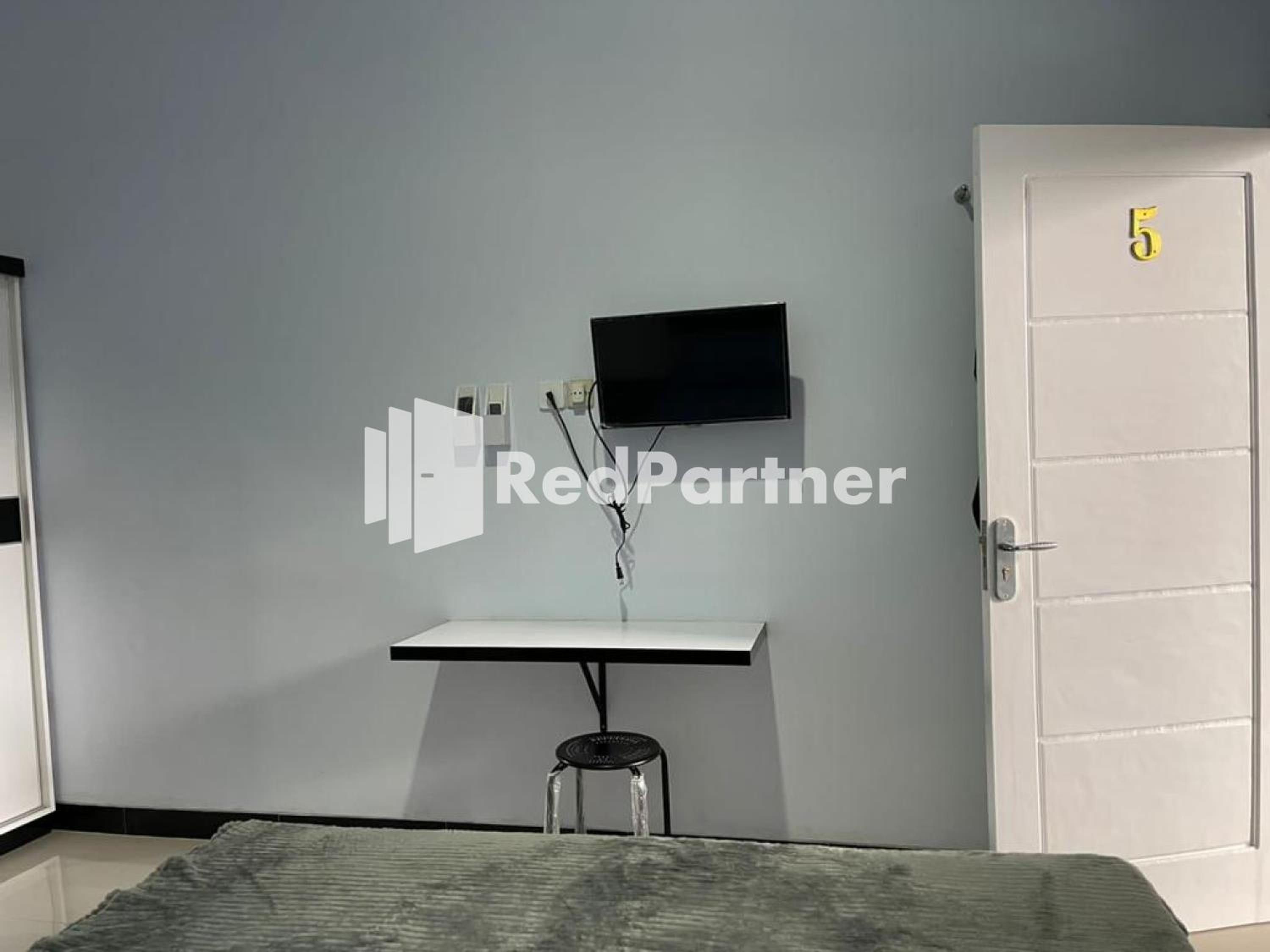 Deluxe Room - Photo 9