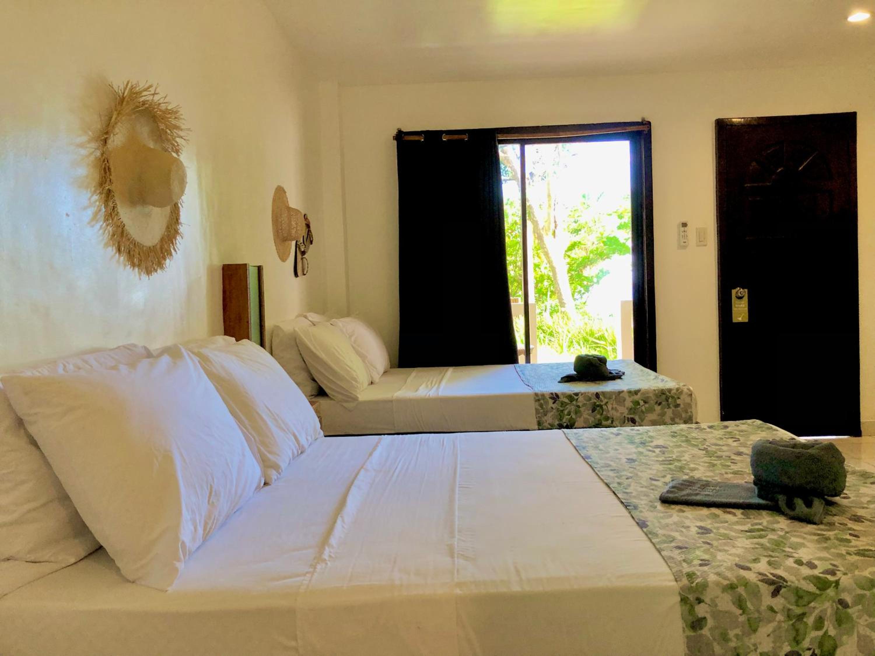 Deluxe Twin Room with Sea View - Photo 4