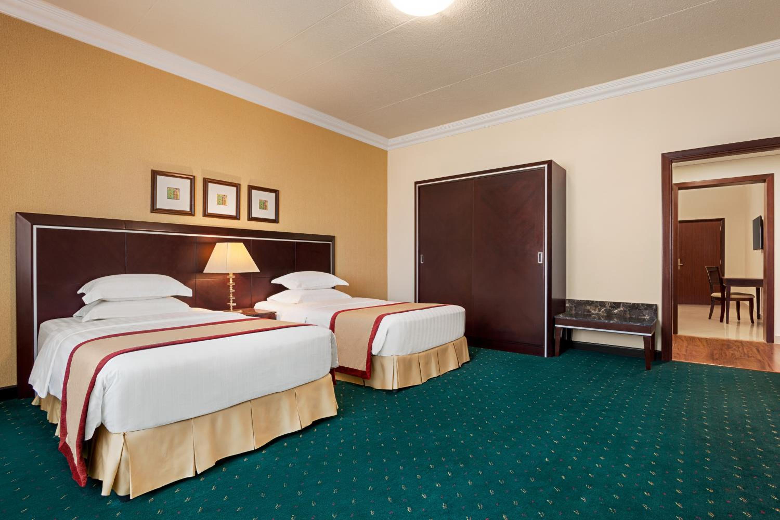 Ambassador Suite - Photo 3