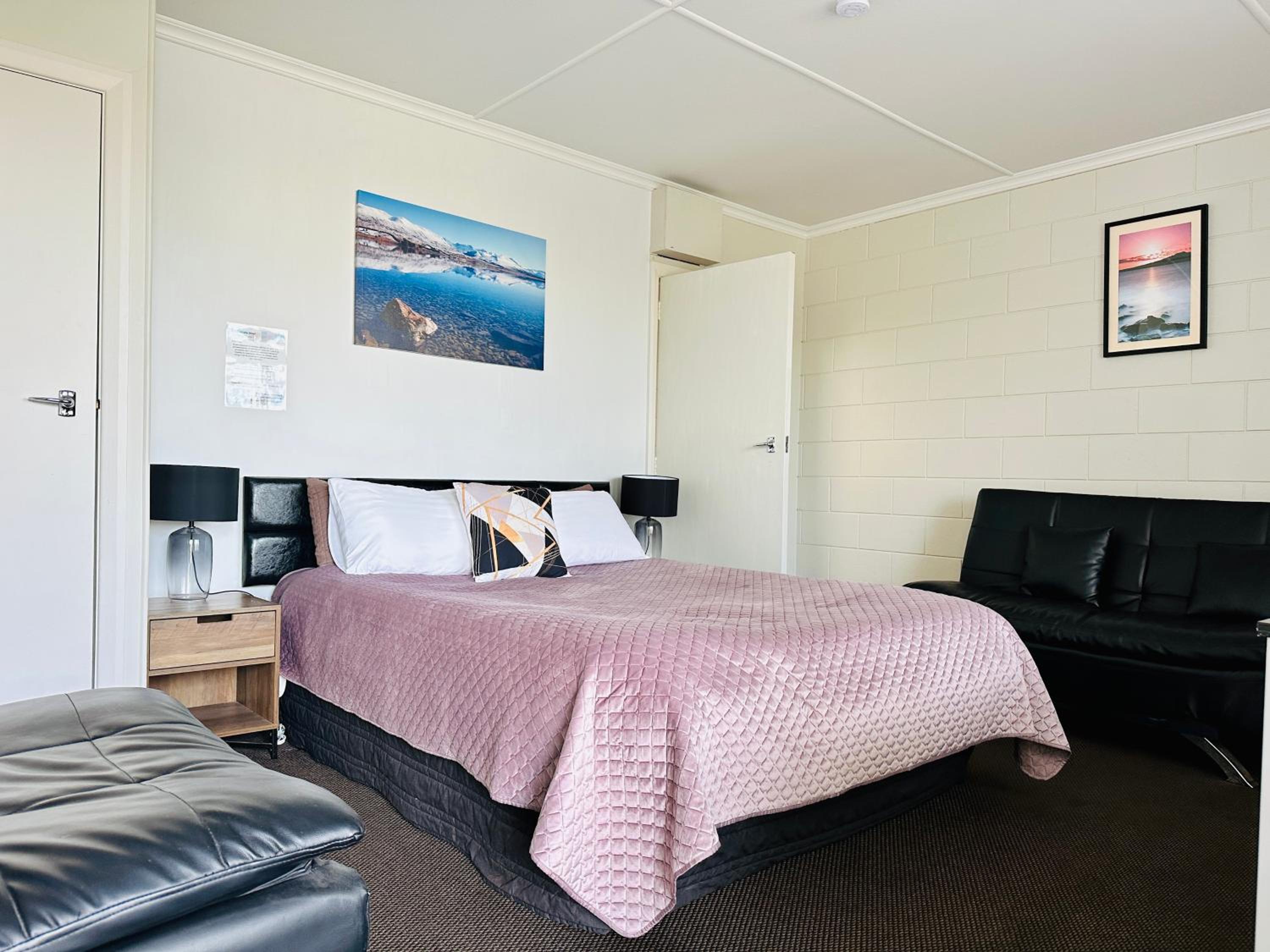 Double Room - Photo 6