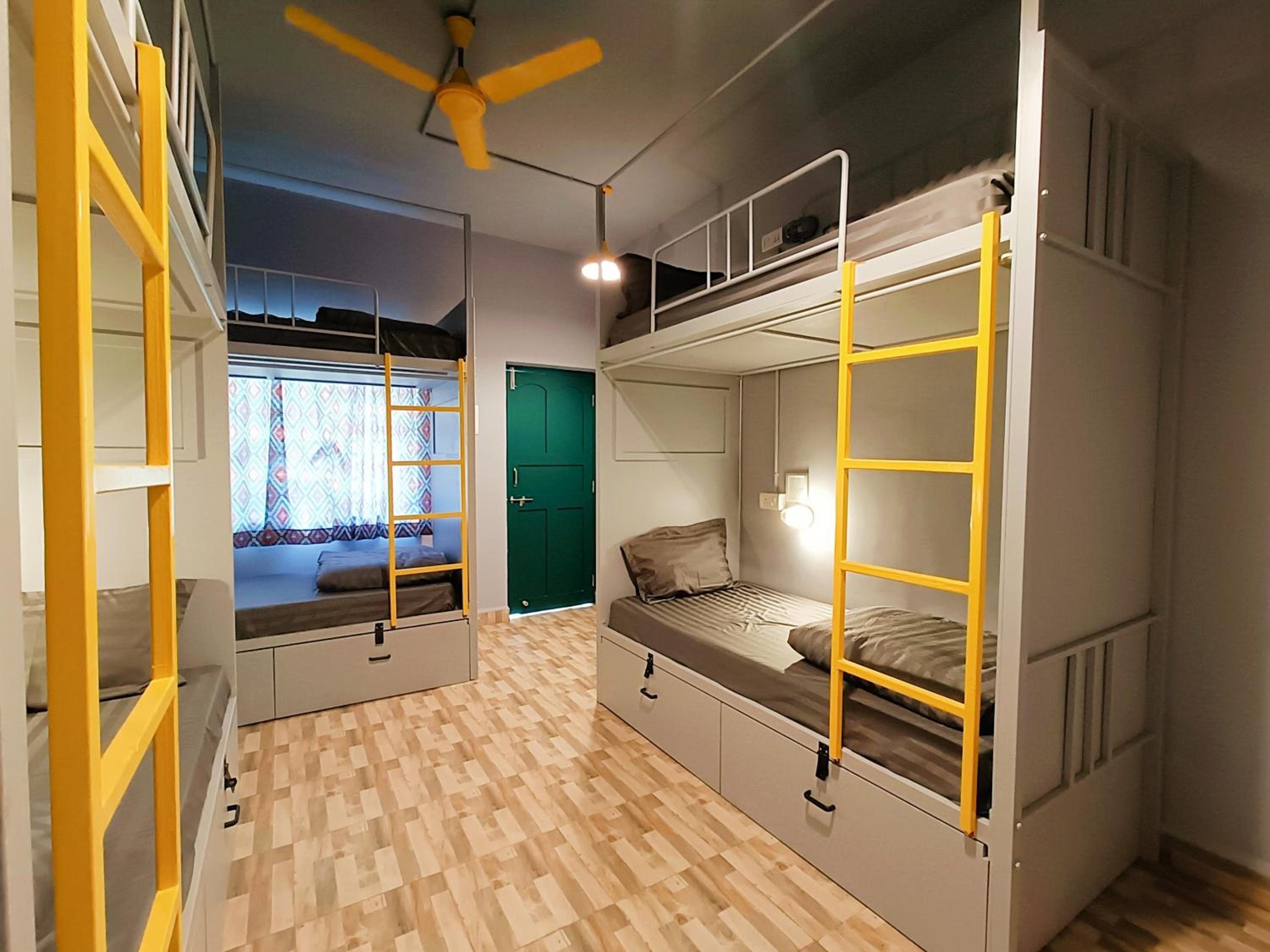 Bed in 6-Bed Mixed Dormitory Room photo 1