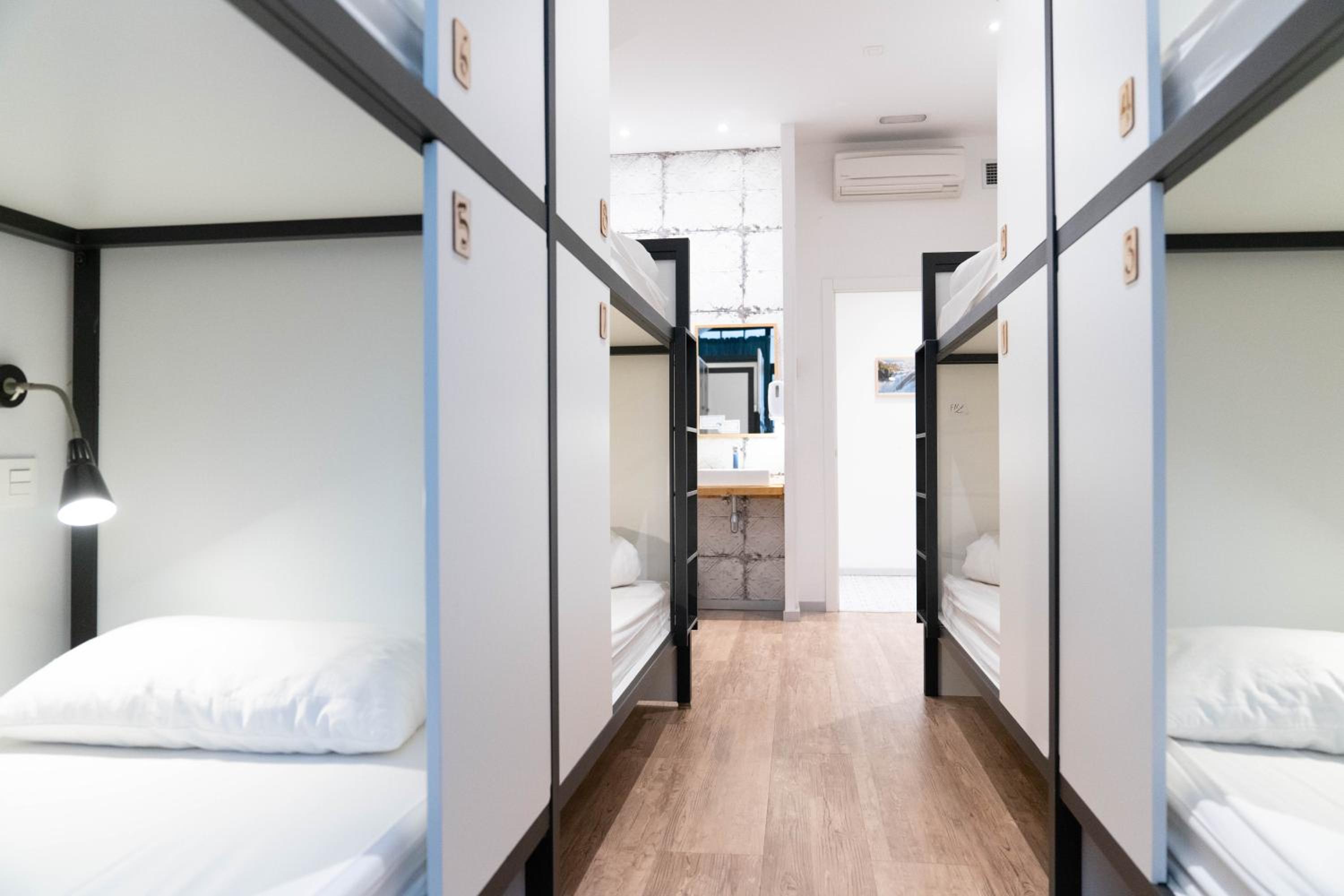 Bed in 8-Bed Female Dormitory Room photo 3