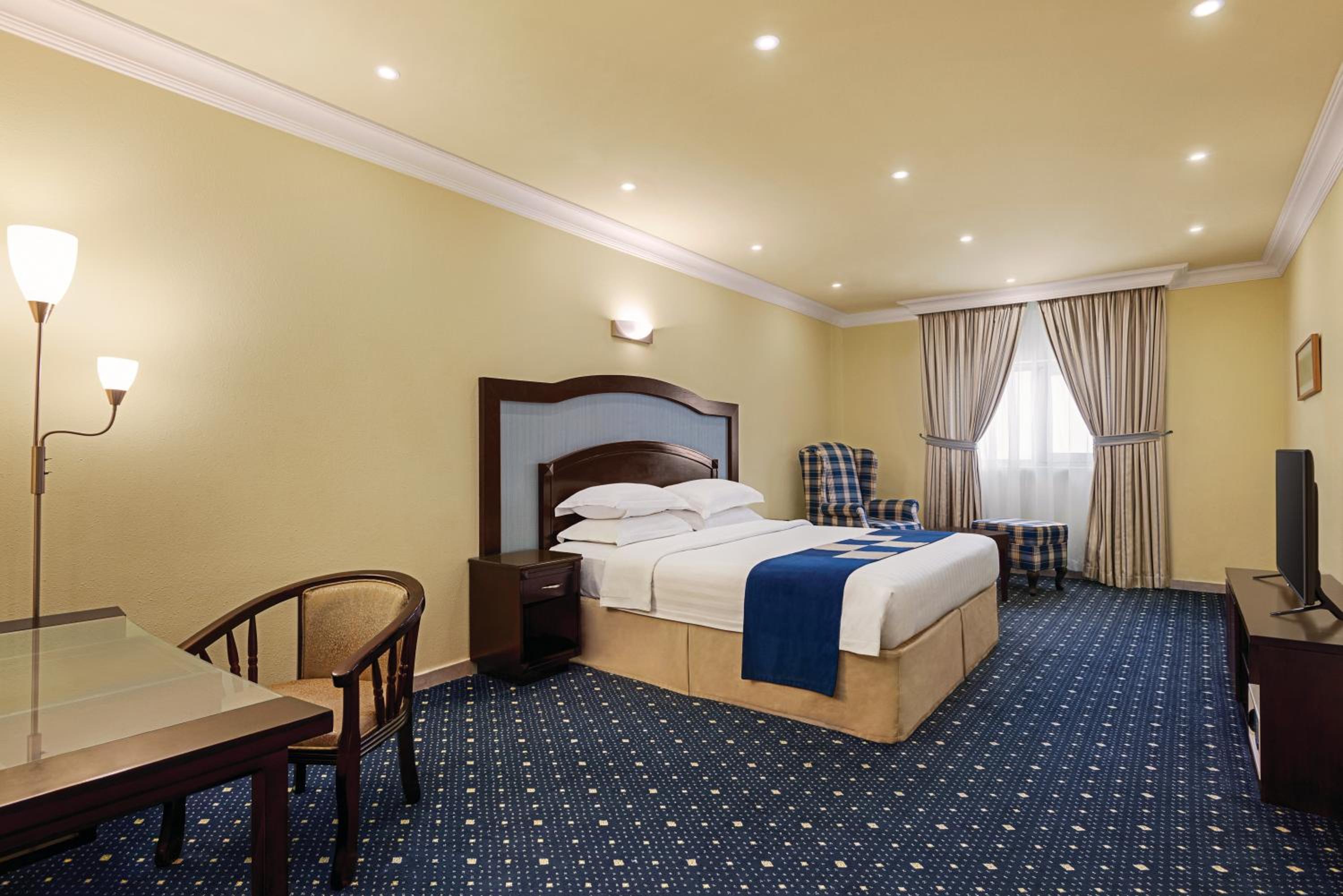 Superior King Room - Non-Smoking - Photo 1