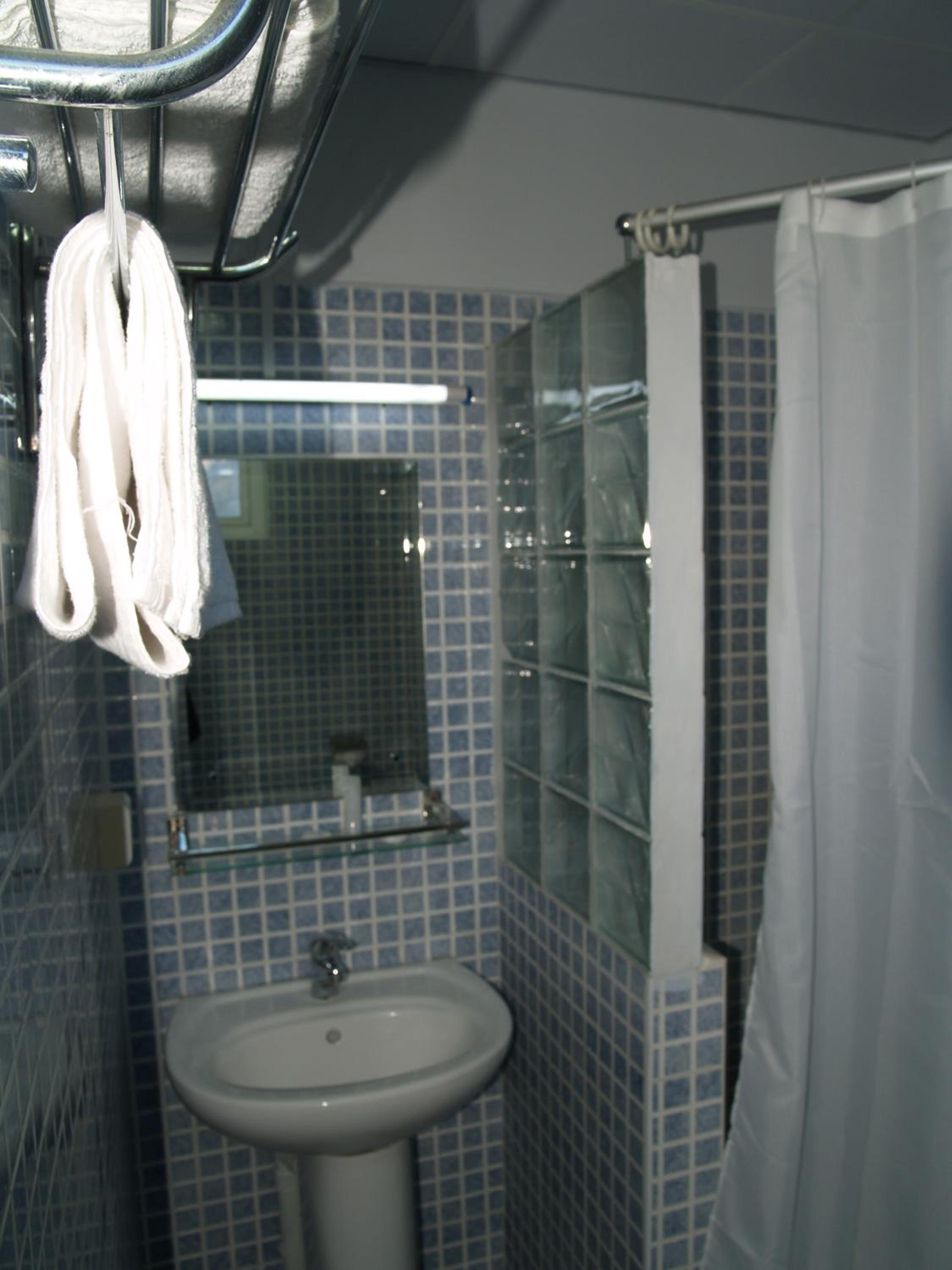 Family Room - Photo 2