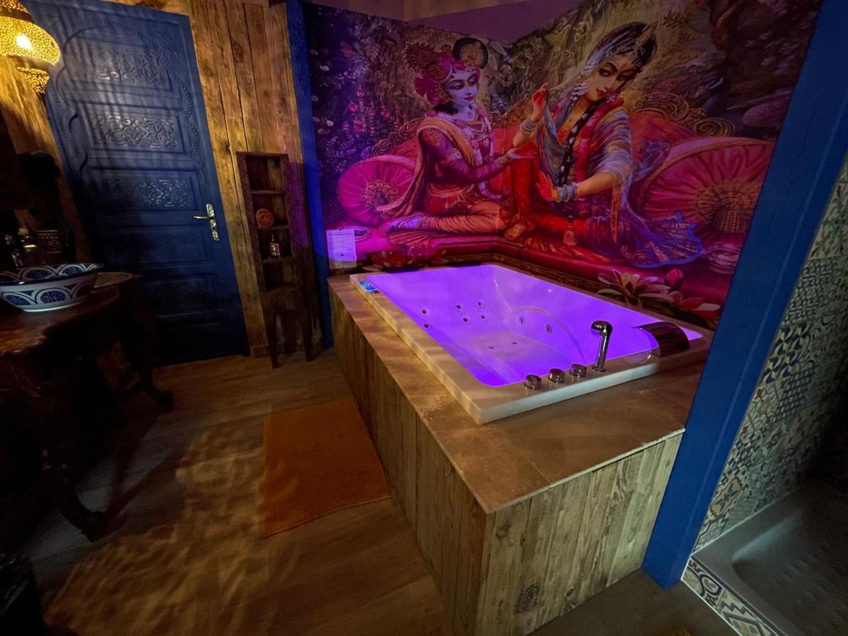 Double Room with Spa Bath - Photo 8
