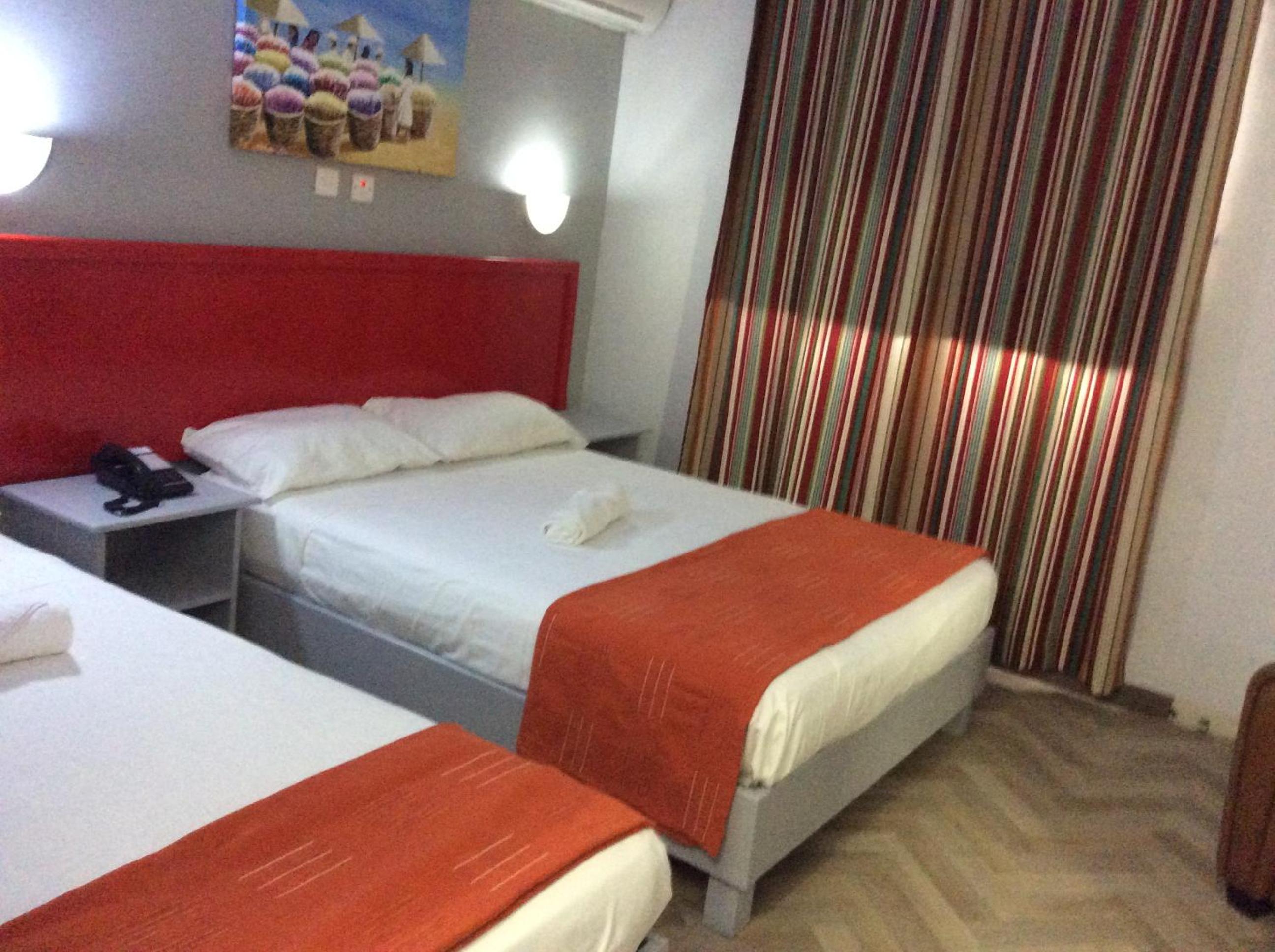 Standard Twin Room - Photo 2
