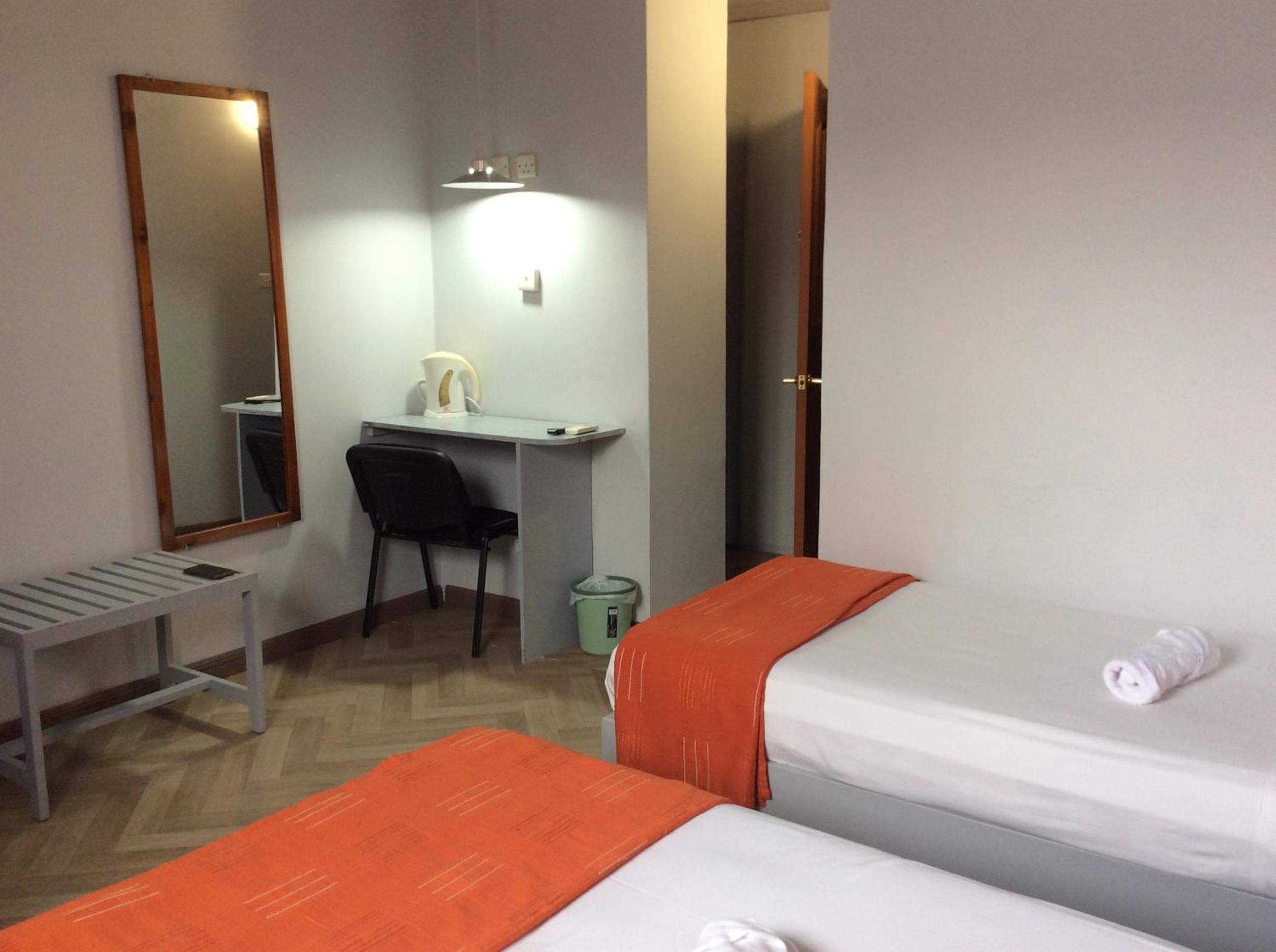 Standard Twin Room - Photo 3