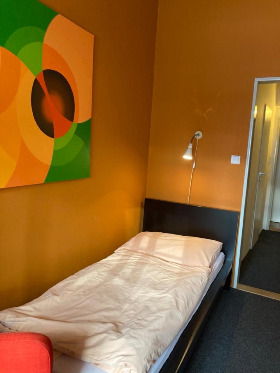 Single Room with Private Bathroom photo 2
