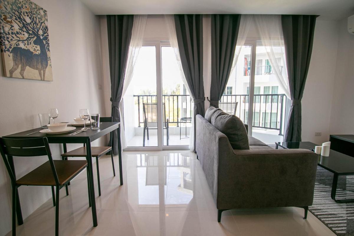 Deluxe Queen Suite - Photo 13