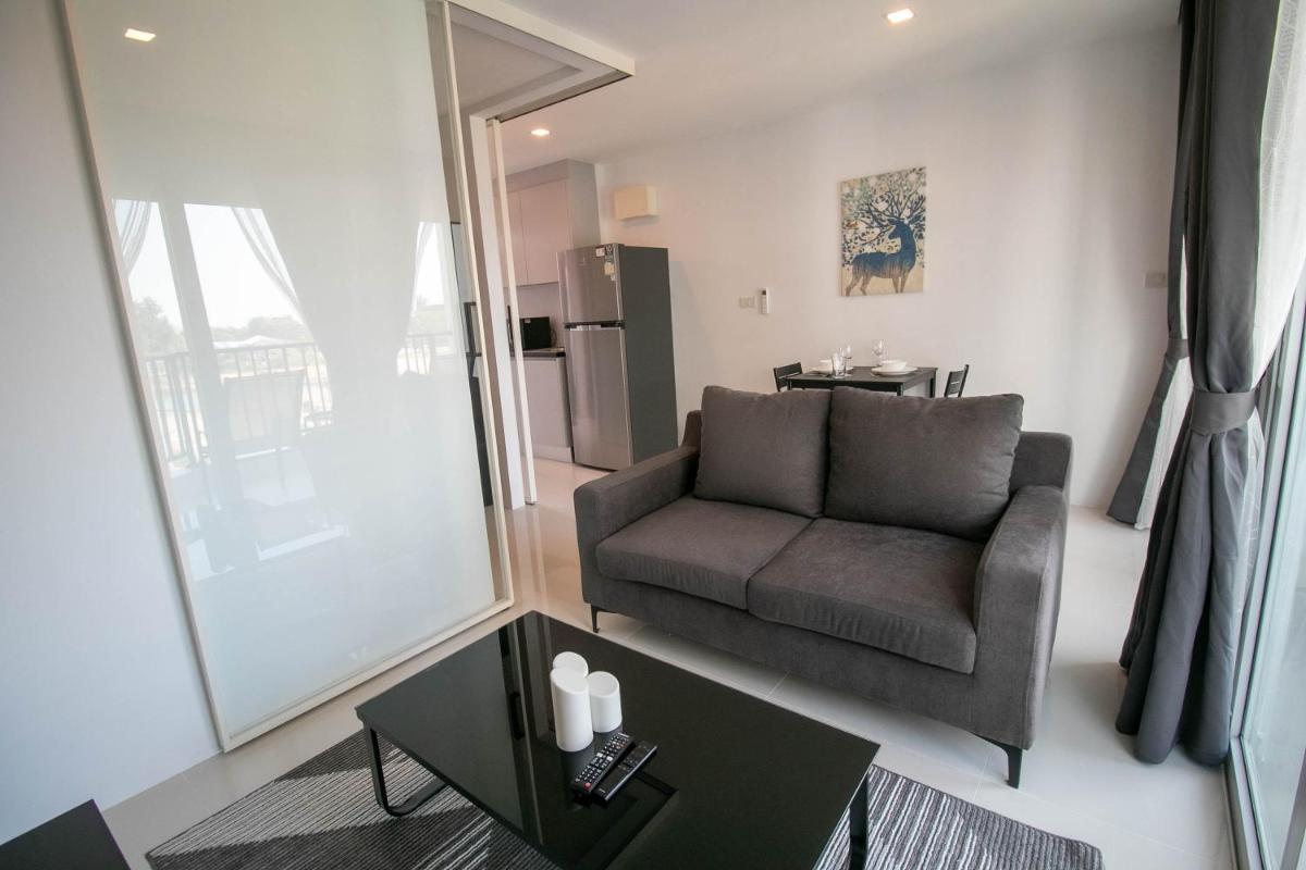 Deluxe Queen Suite - Photo 5
