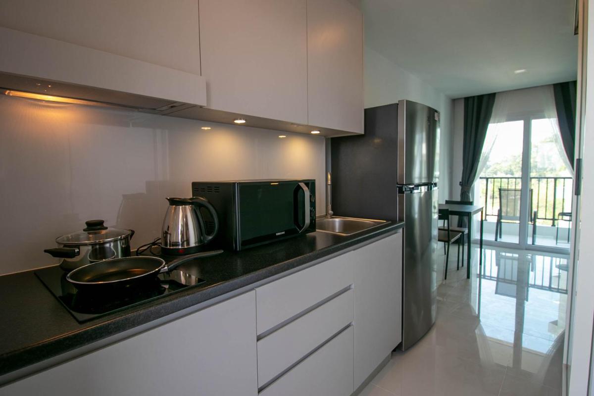 Deluxe Queen Suite - Photo 12