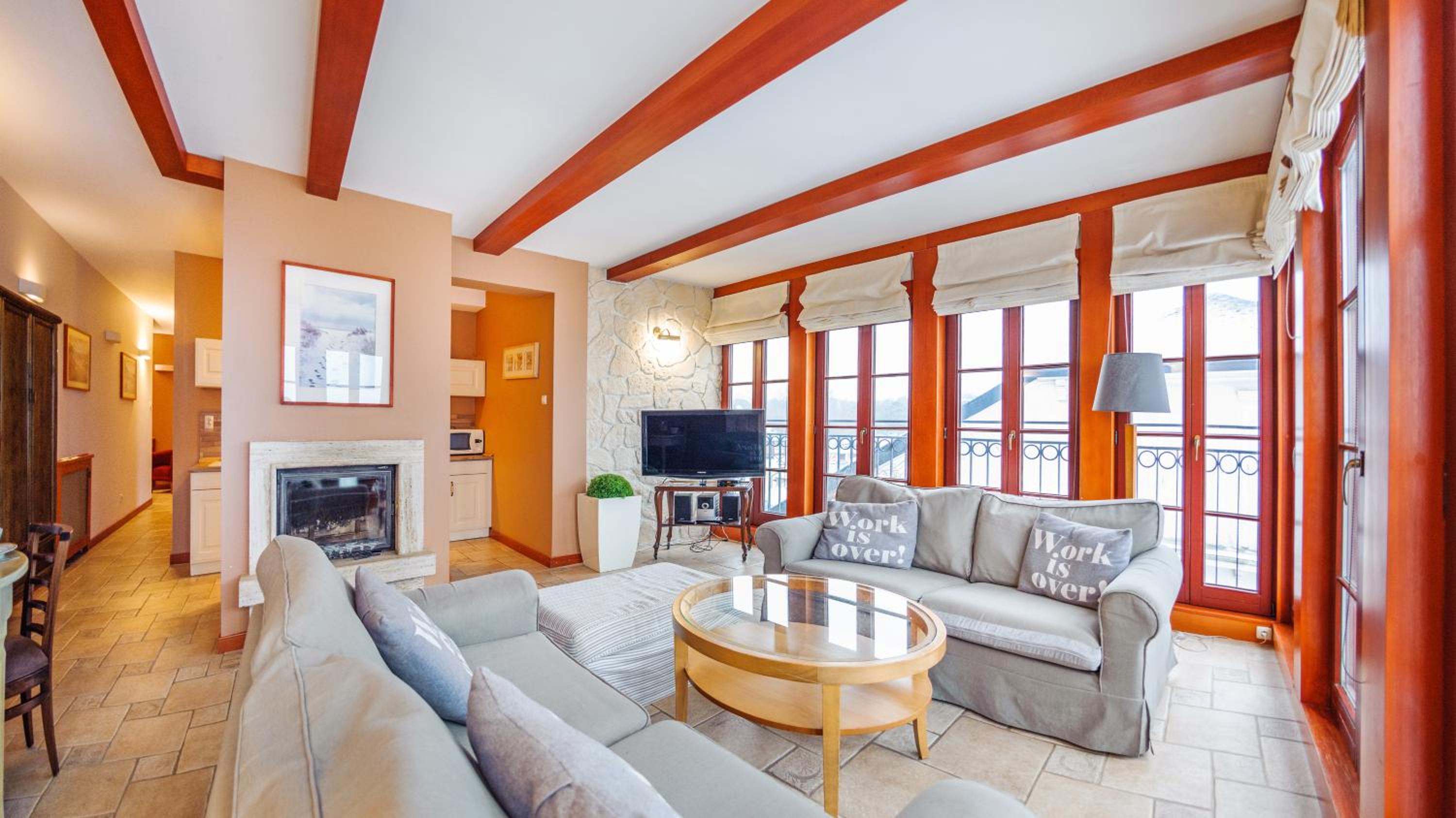 One-Bedroom Apartment with Sea View (no parking) photo 1