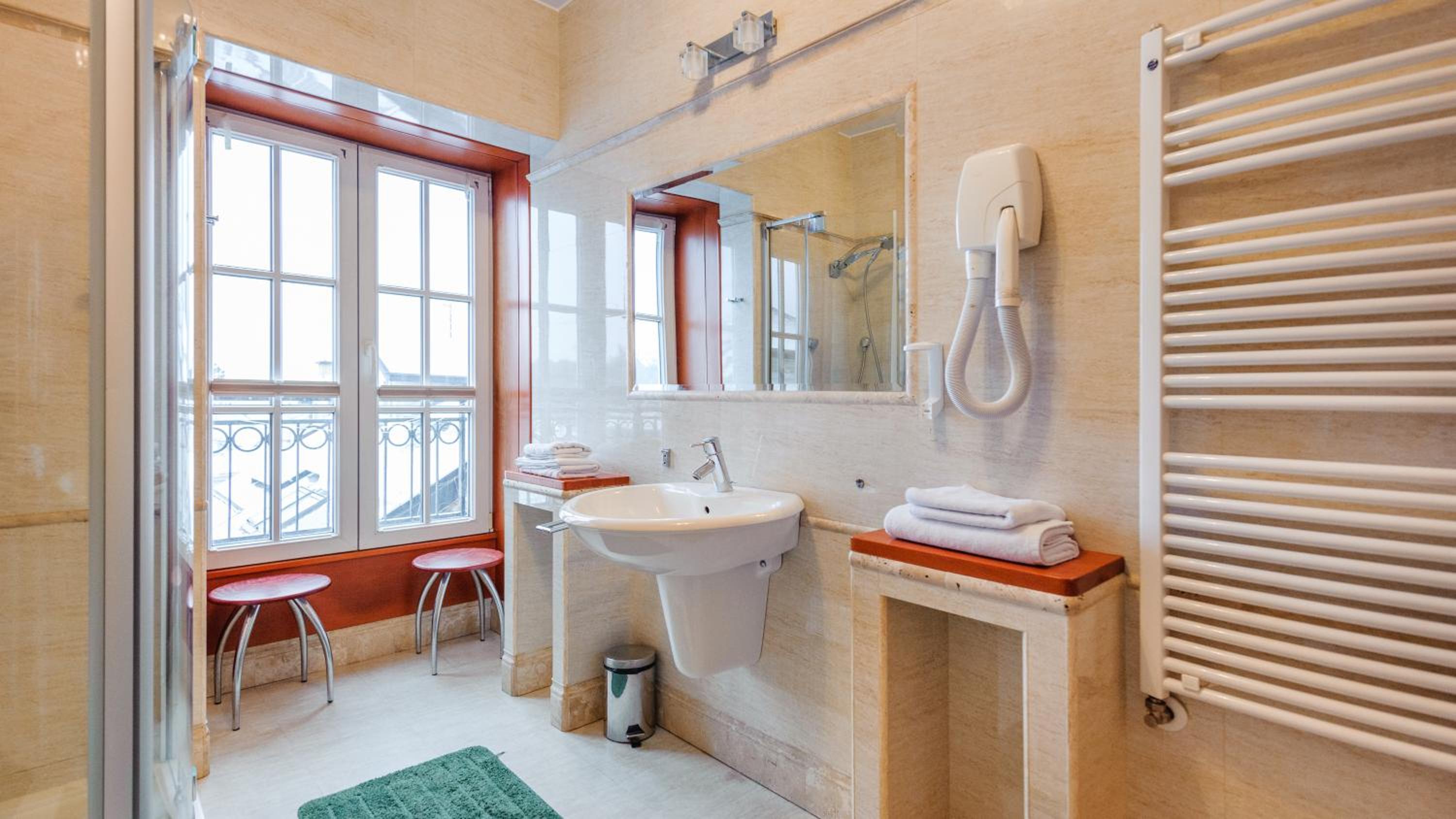 One-Bedroom Apartment with Sea View (no parking) photo 3
