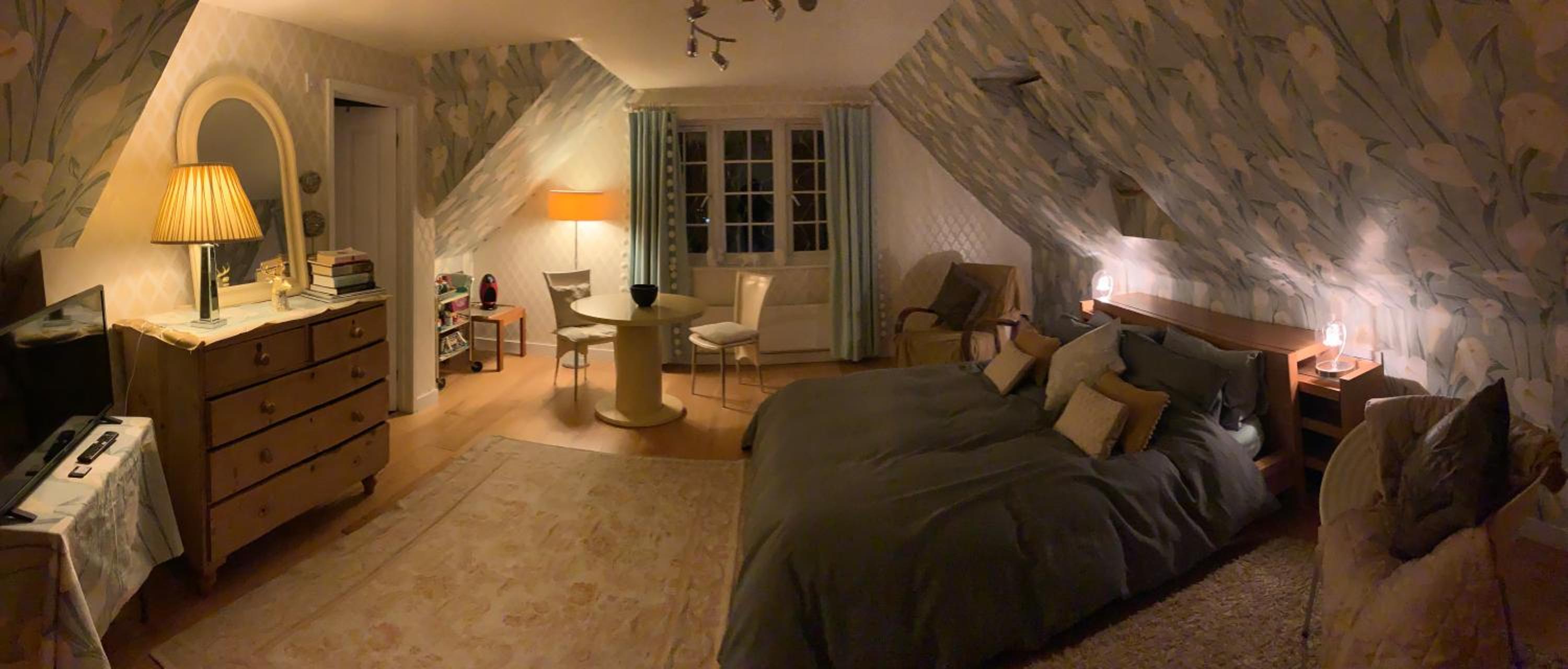 Deluxe Queen Suite - Photo 1