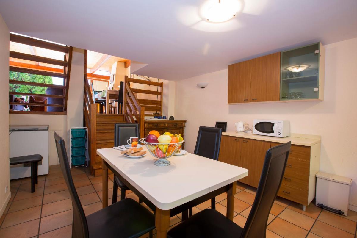 Chalet (9 Adults)