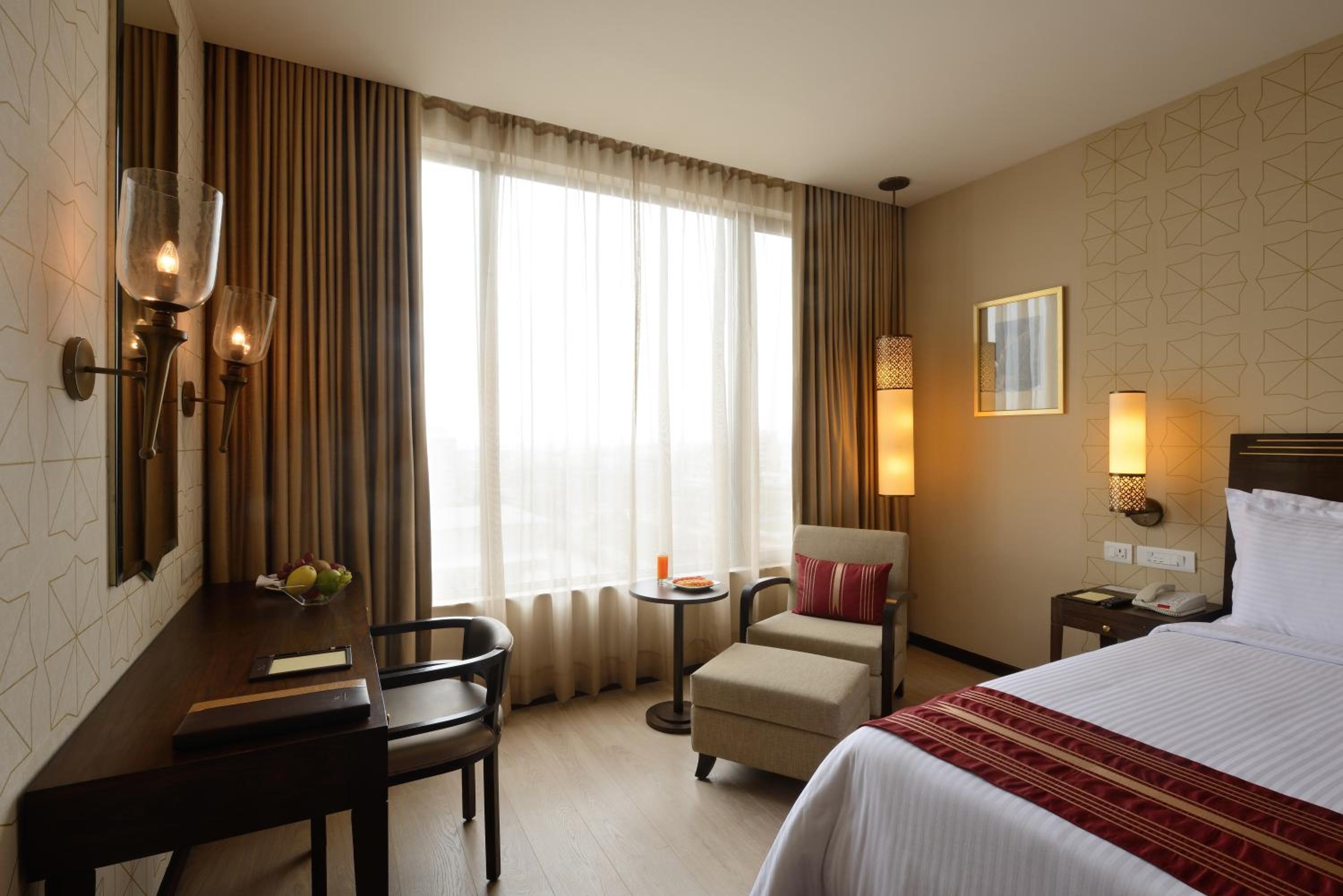 Premium Room 1 Dbl Bed - 20% Off on Laundry, Complimentary Welcome Drink on arrival, Signature Activities & Experiences , Complimentary In-Room Refreshments, featuring Fruit Basket, Cookie Platter   photo 2