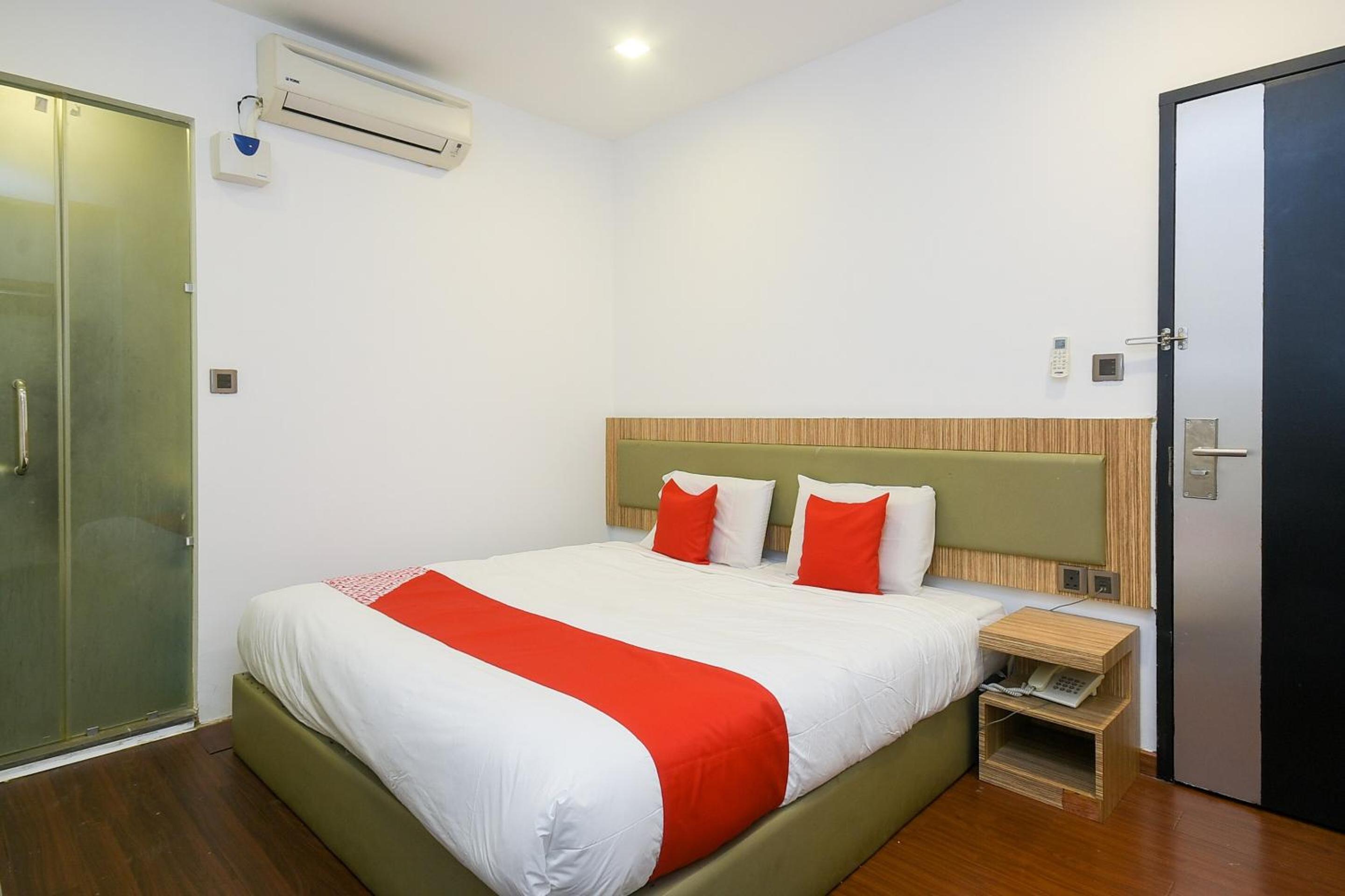 Deluxe King Room photo 2