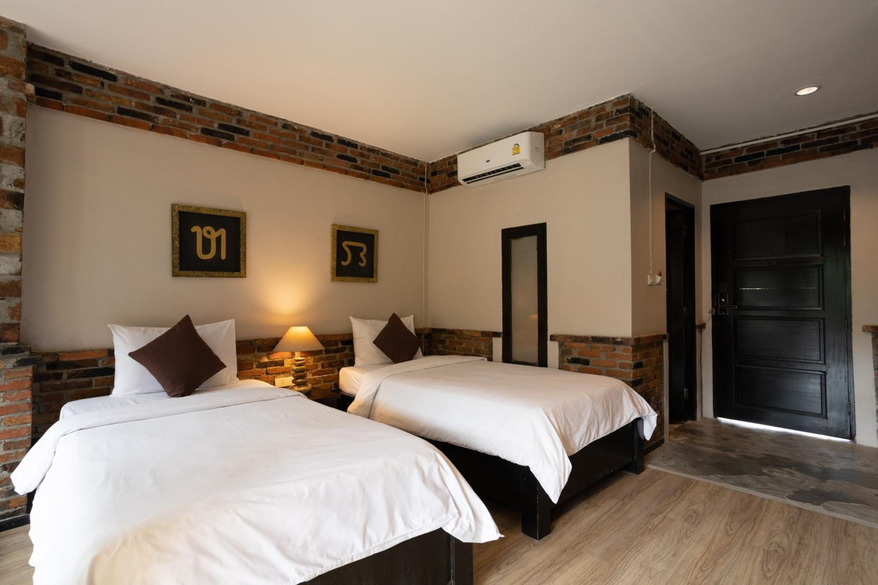 Deluxe Twin Room - Photo 6