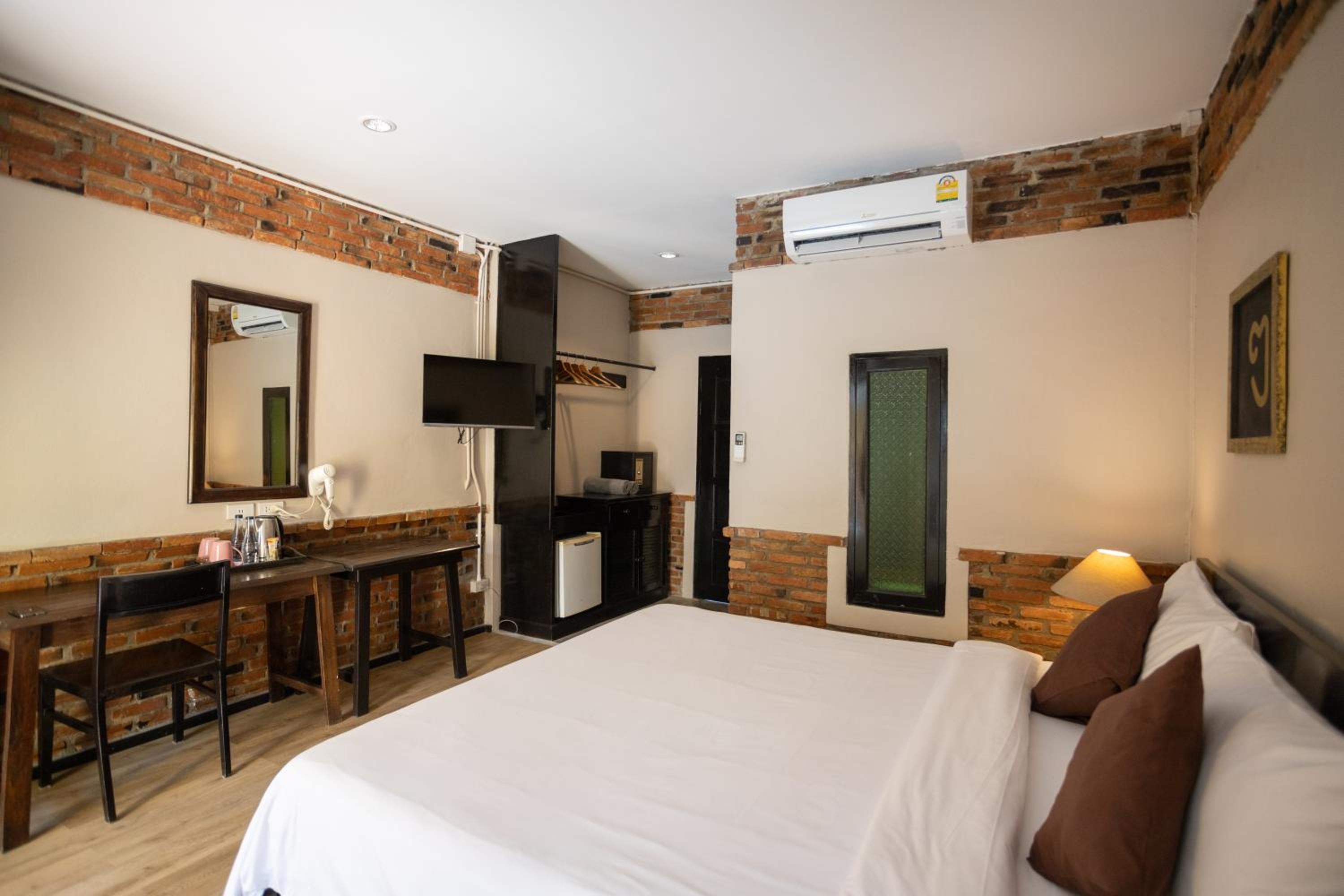 Deluxe Double Room - Photo 8