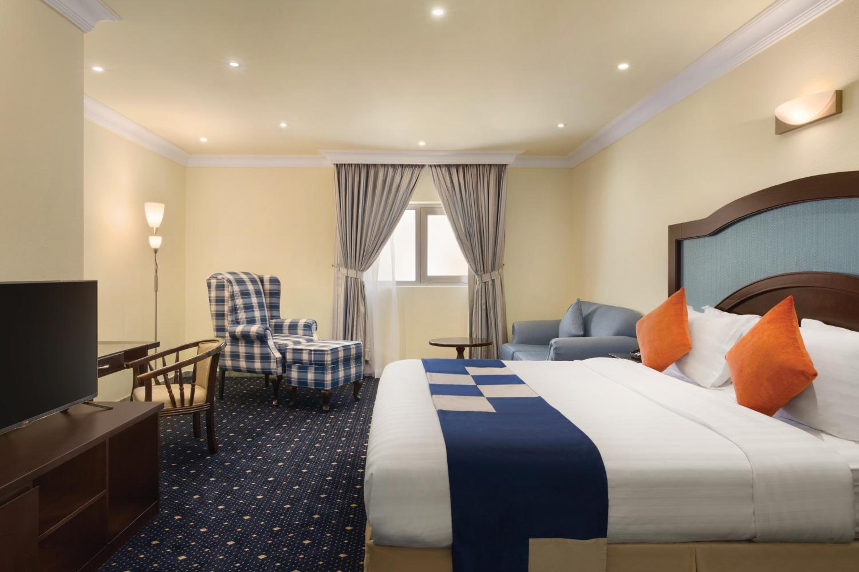 Superior King Room - Non-Smoking - Photo 3