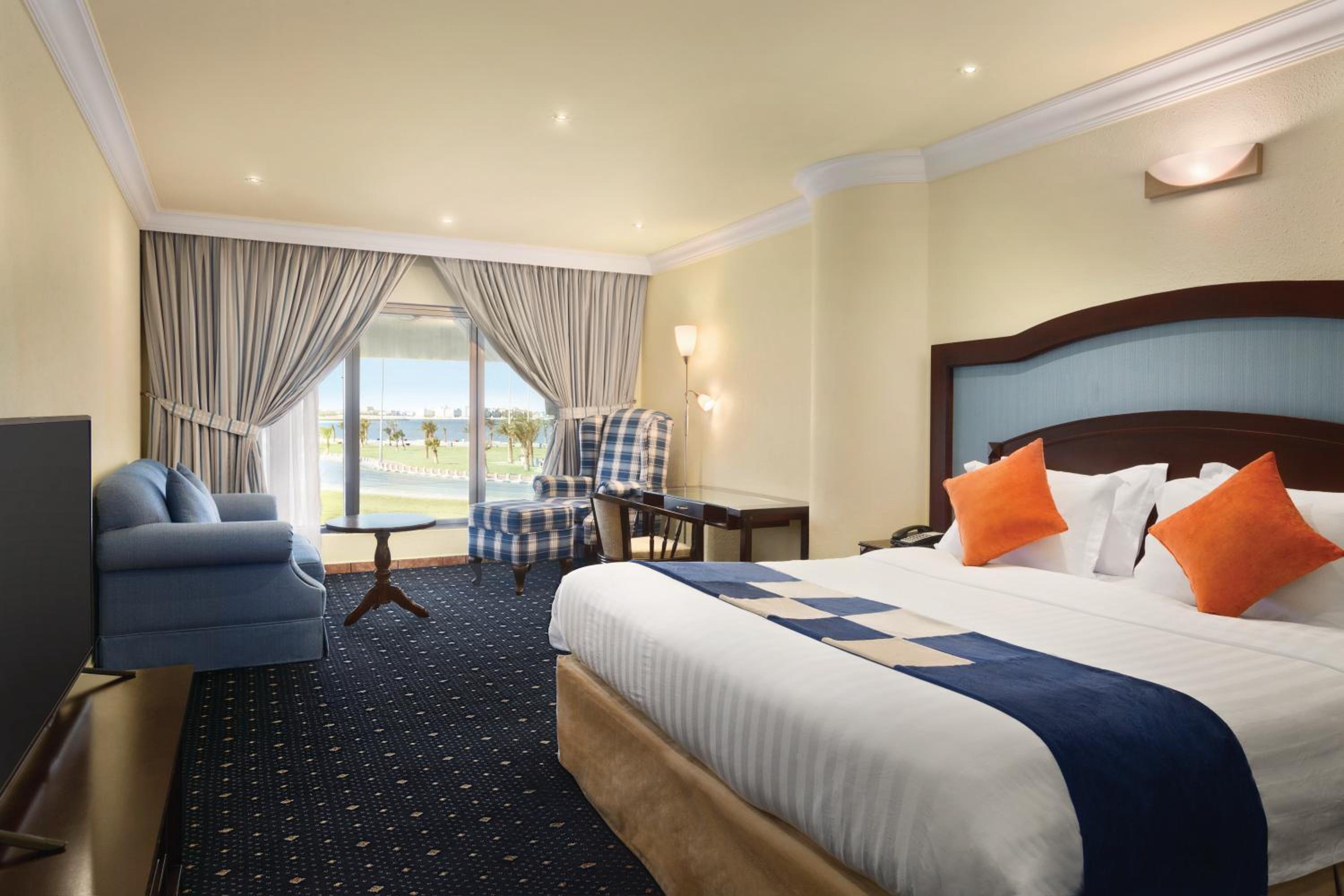 King Room with Sea View - Non-Smoking - Photo 1