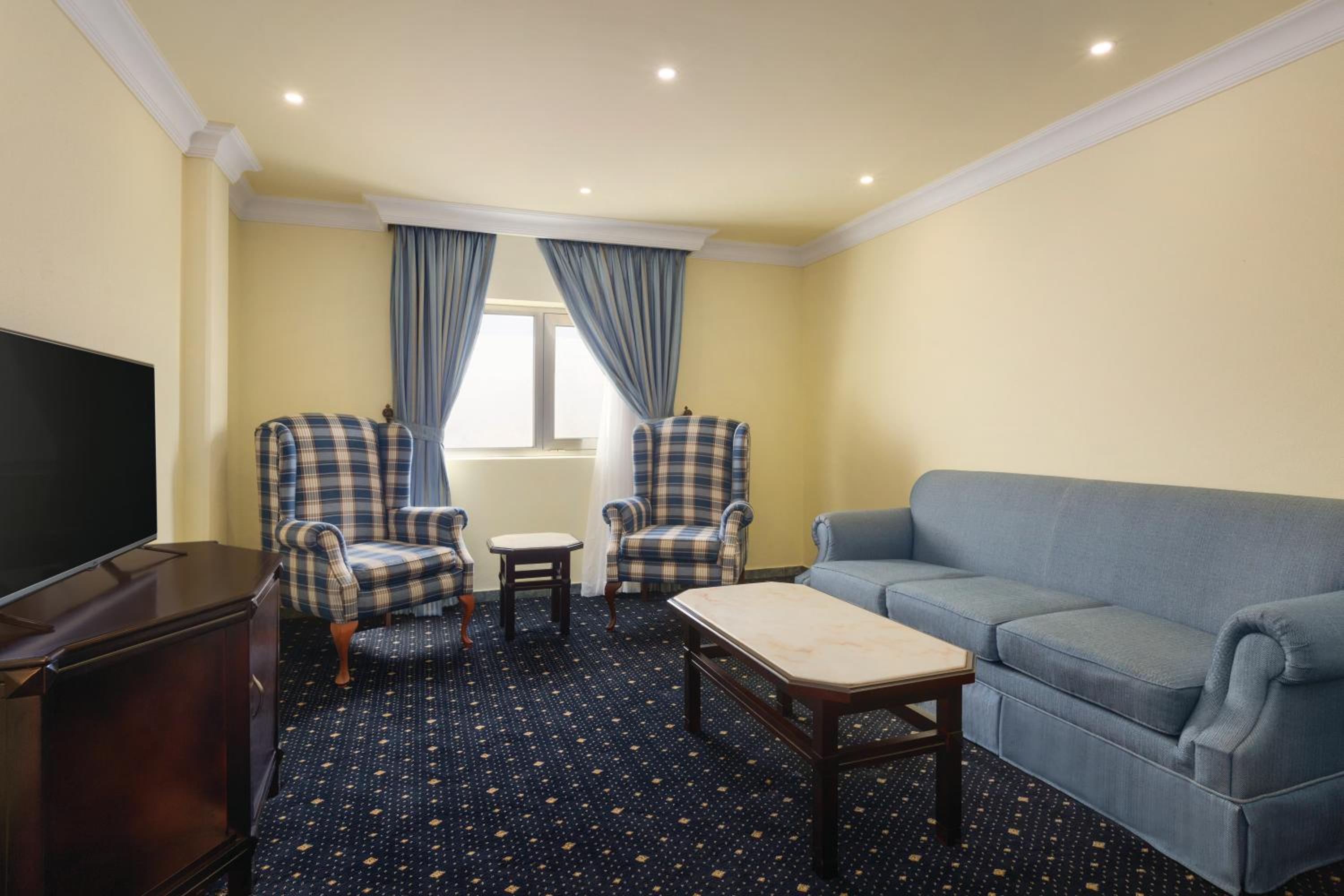 Duplex Room with One King Bed and One Twin Bed - Non-Smoking - Photo 6