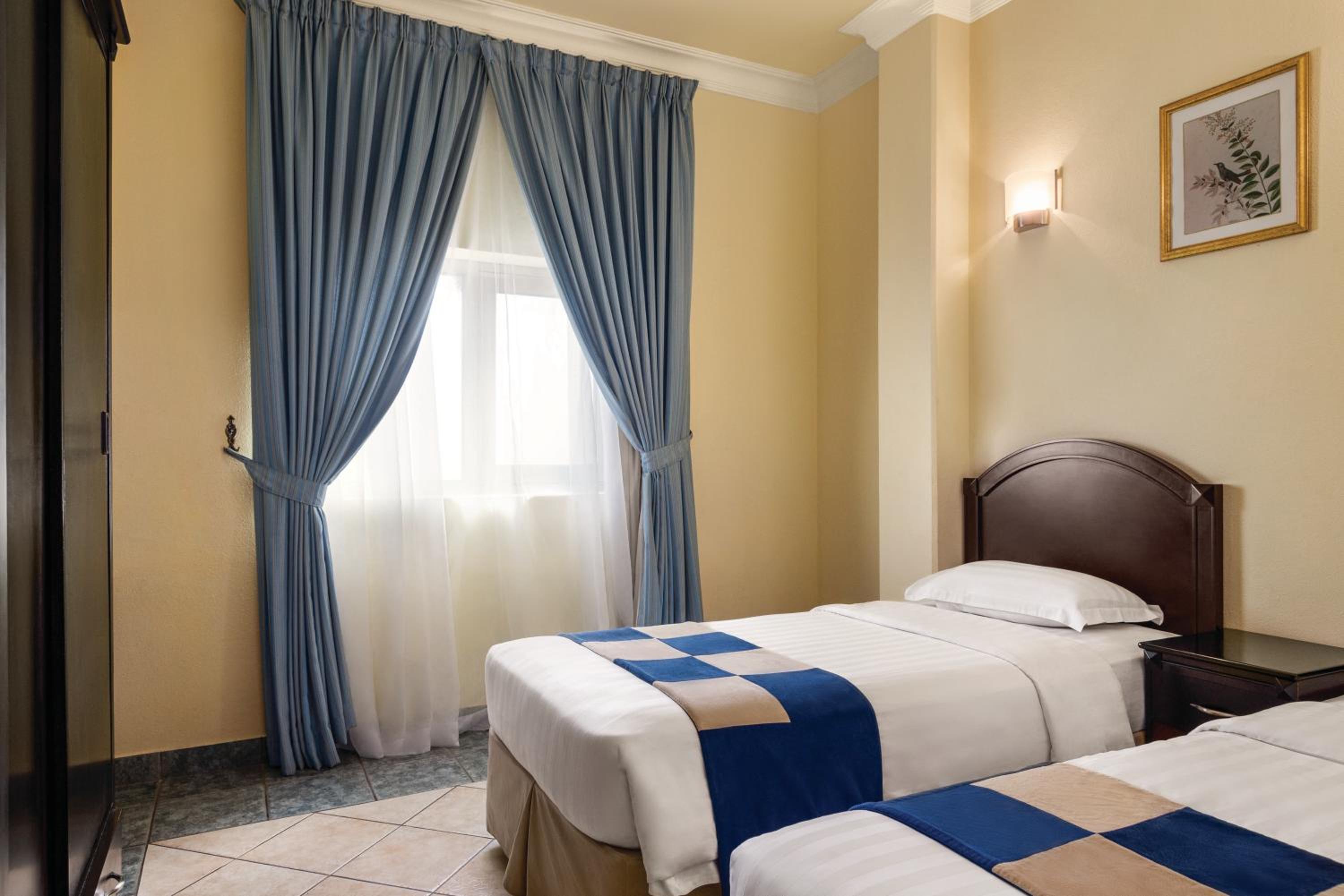 Duplex Room with One King Bed and One Twin Bed - Non-Smoking - Photo 7