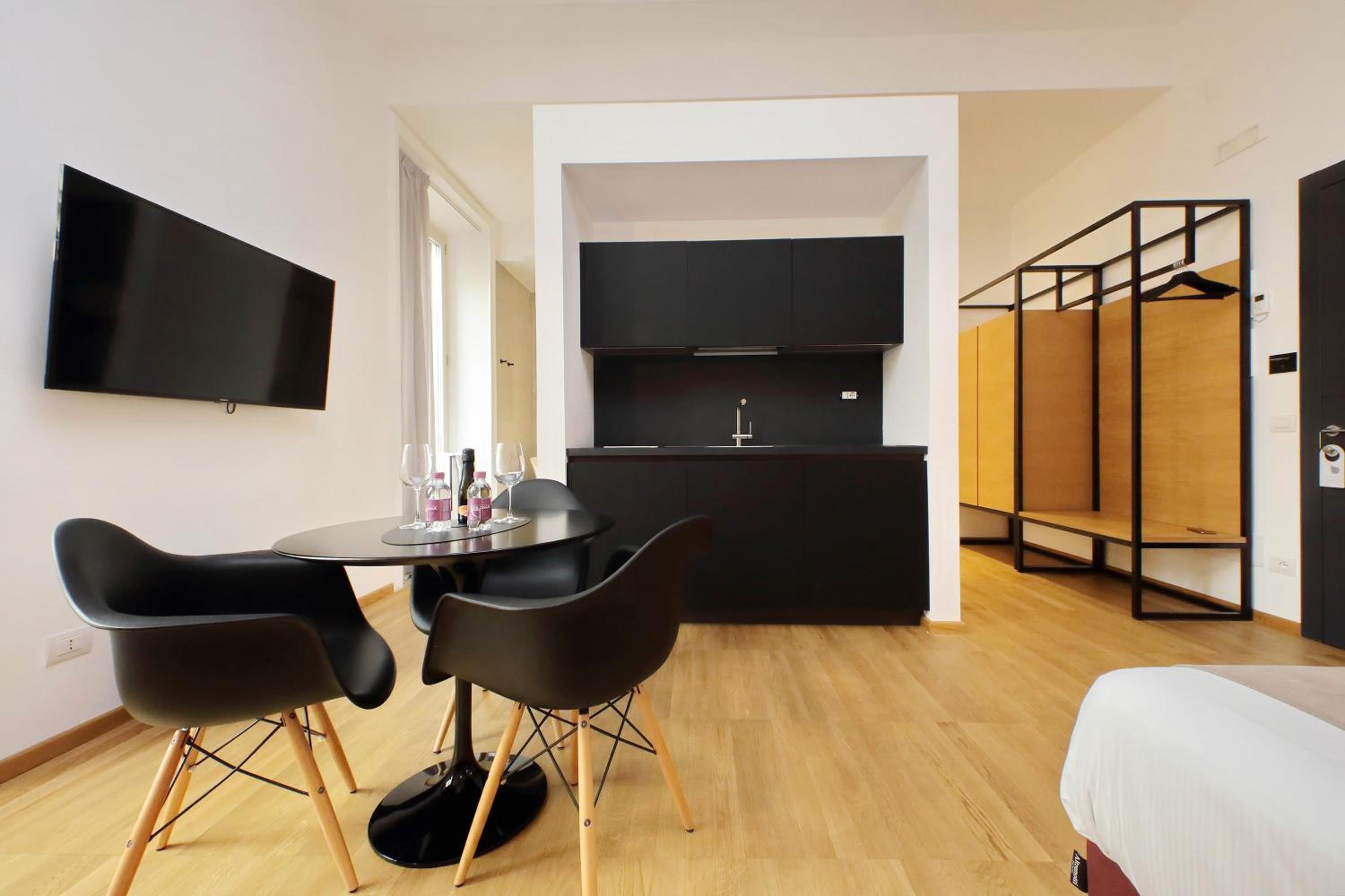 Deluxe King Room photo 3