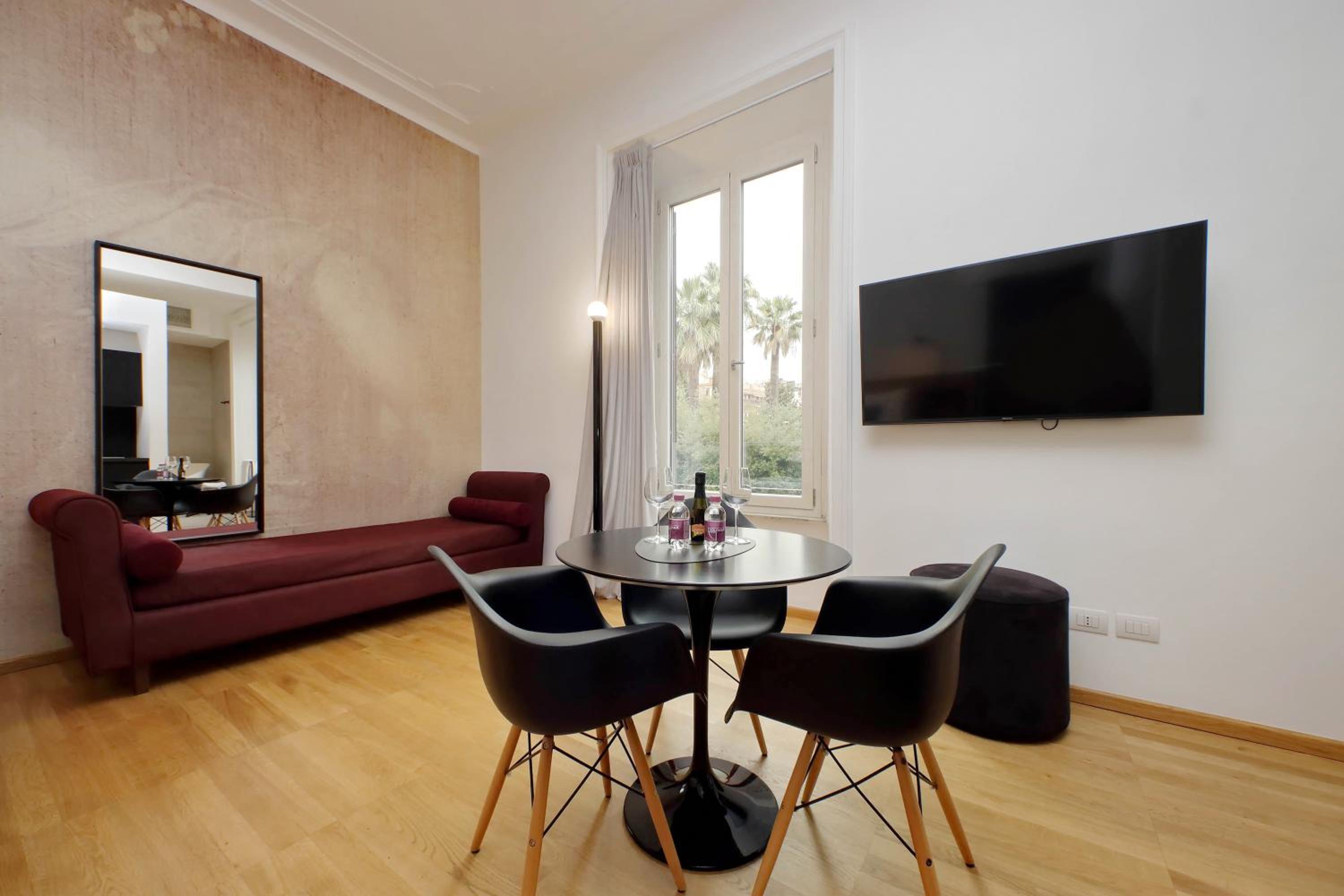 Deluxe King Room photo 2