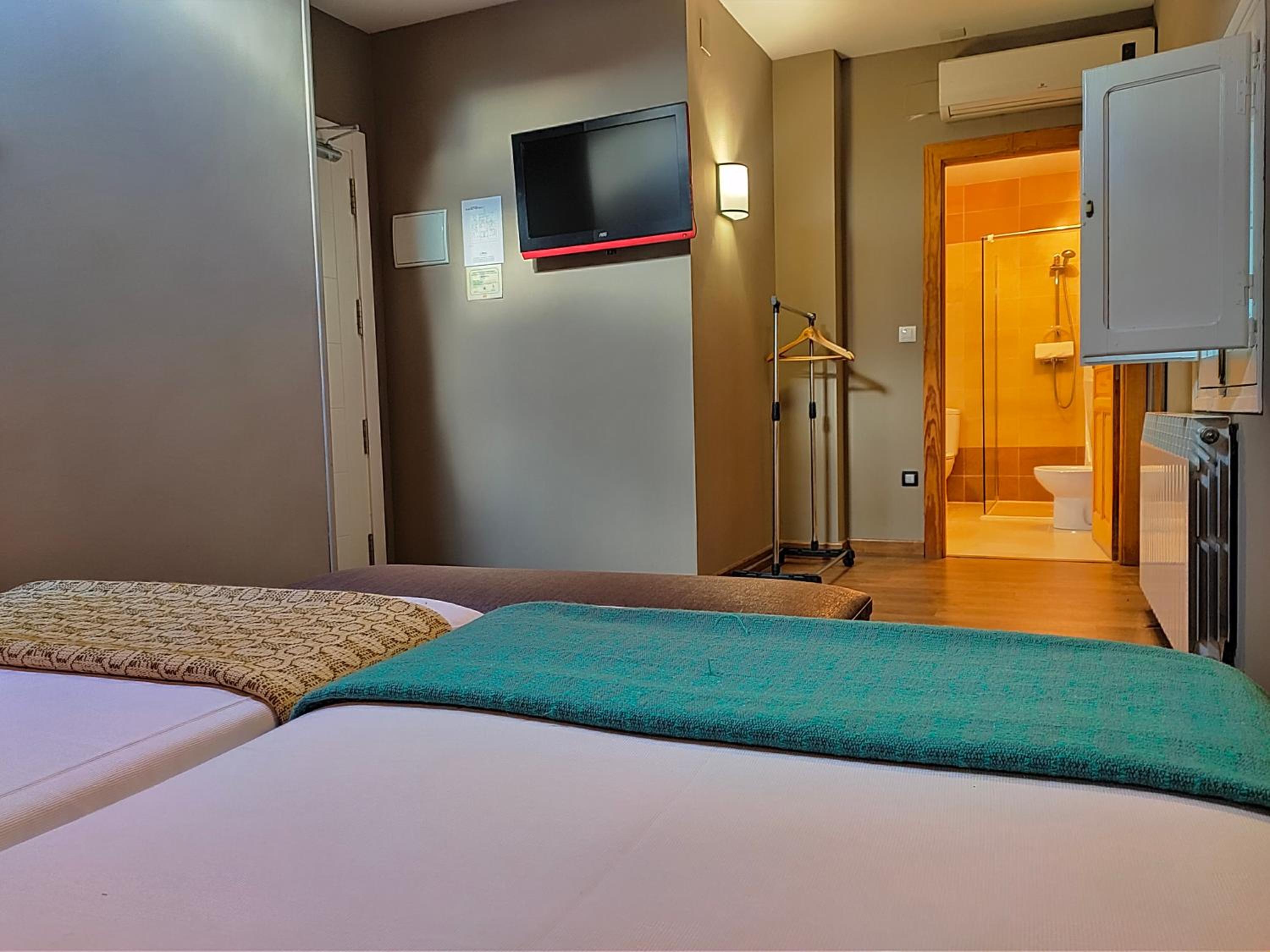 Triple Room - Main Building - Photo 4