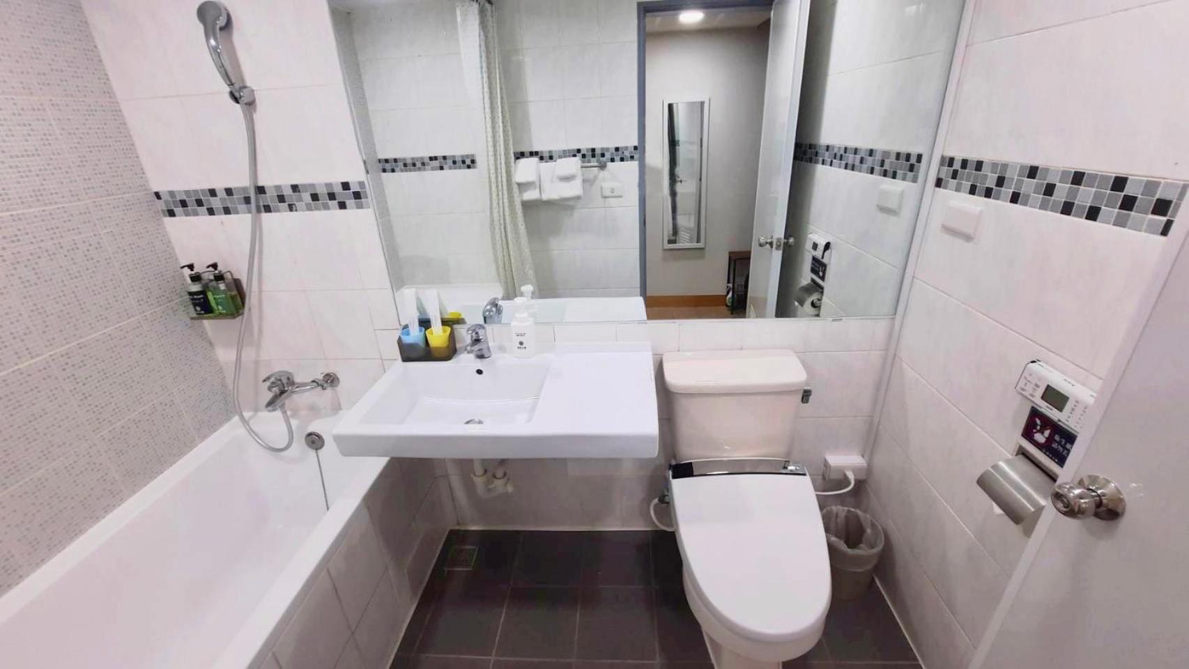 Standard Twin Room photo 2