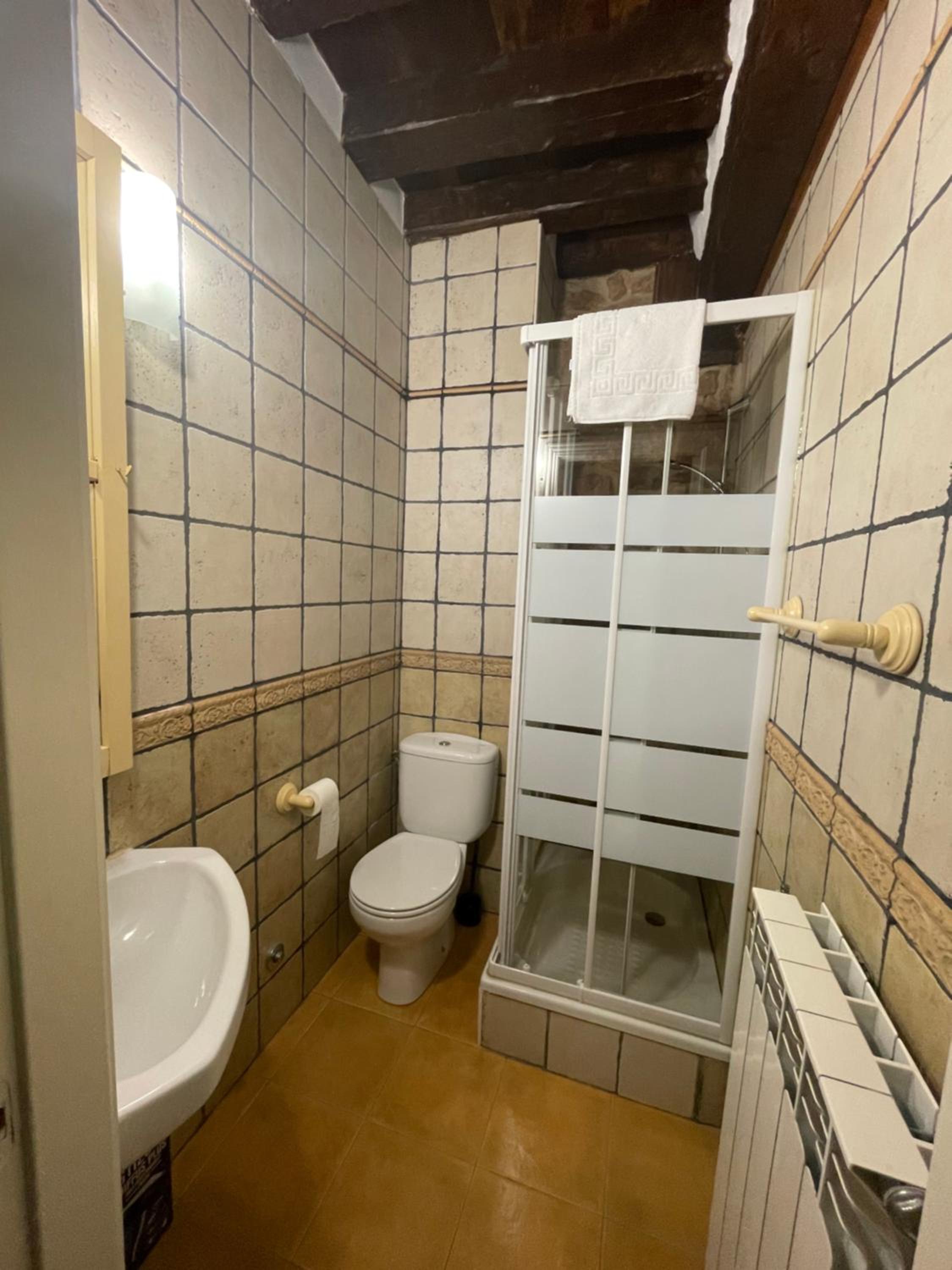 Seven-Bedroom House photo 3