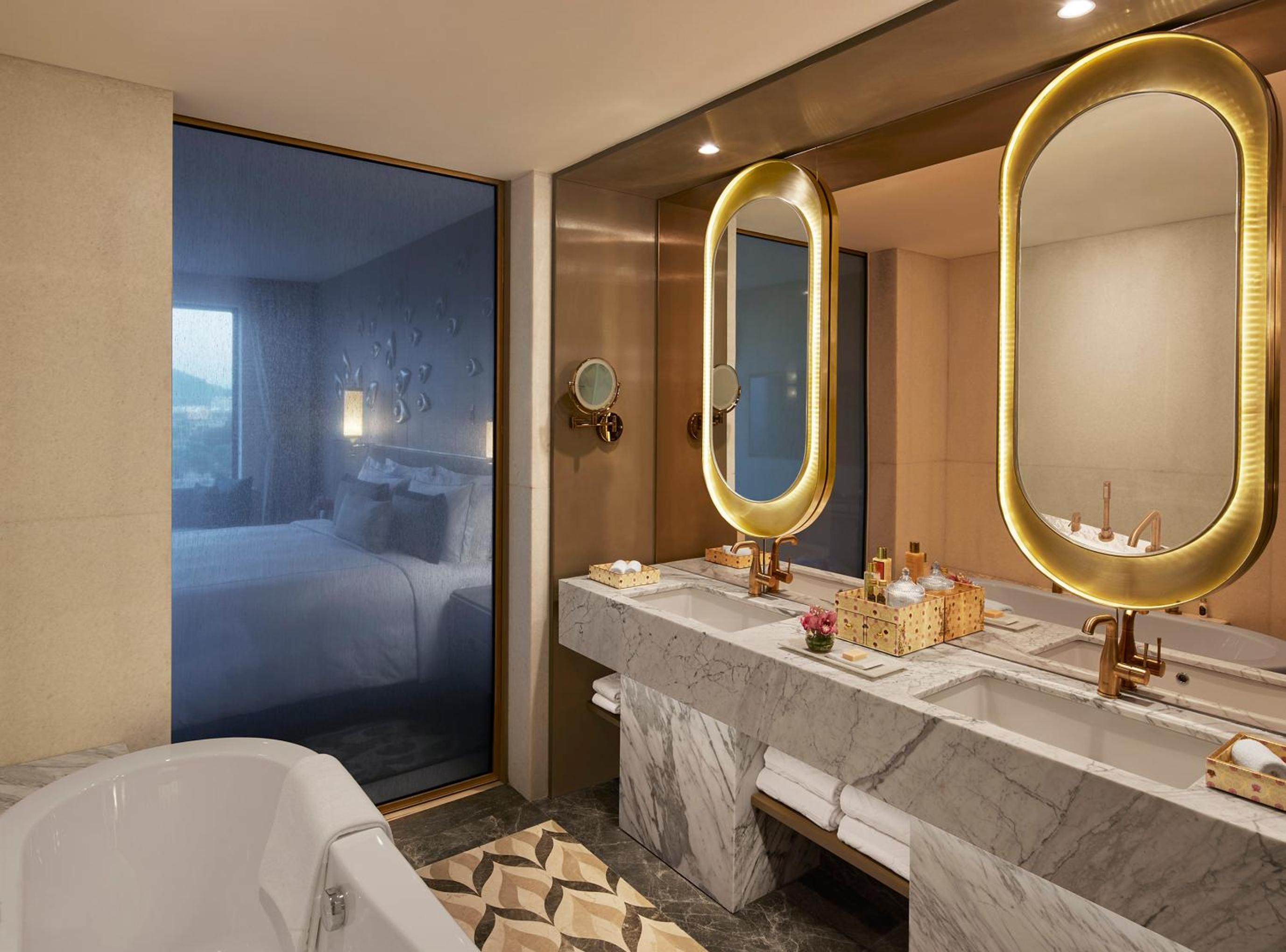 Luxury Suite Luxury Suite