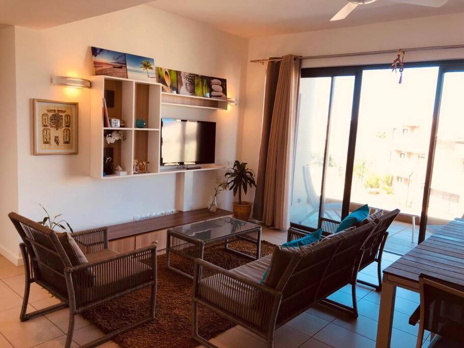 Three-Bedroom Apartment photo 2