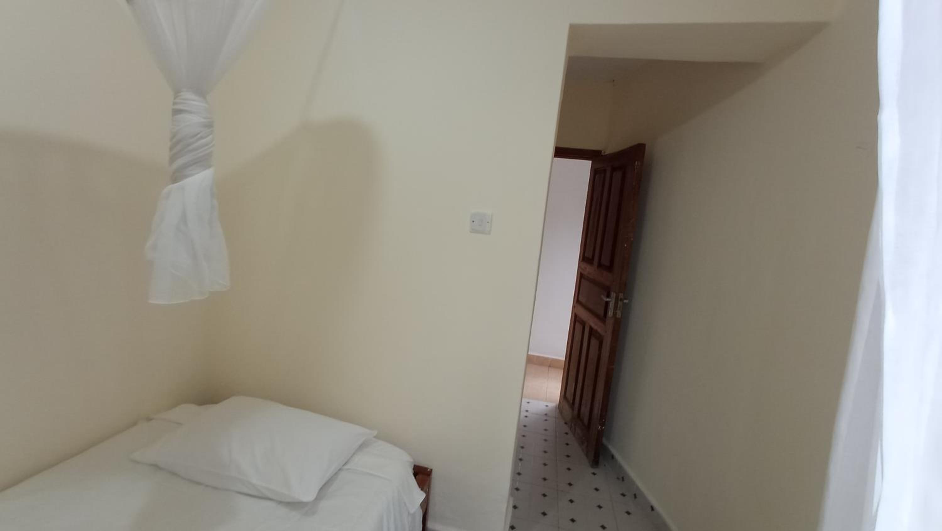 Budget Single Room photo 3