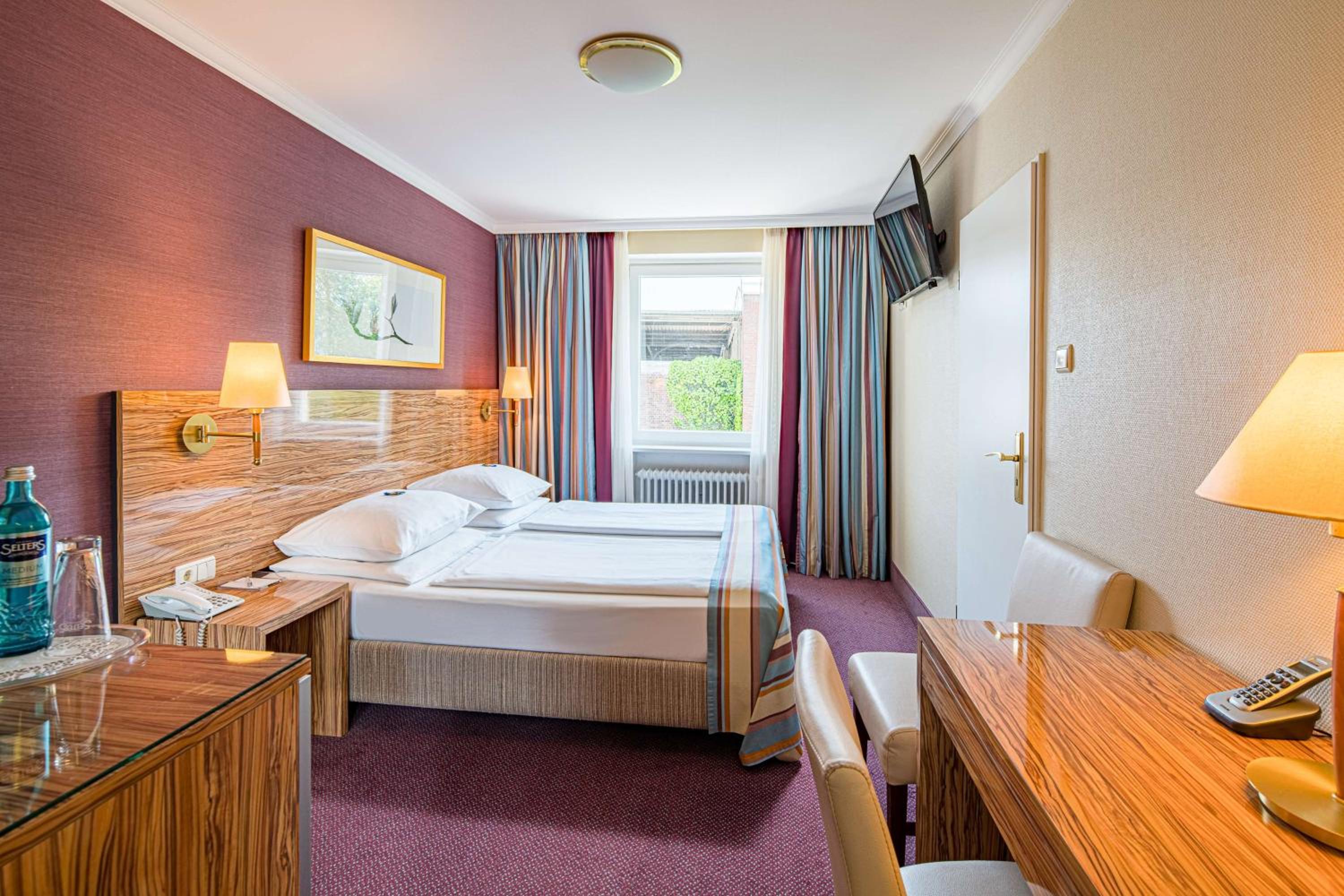 Standard Double Room - Photo 9