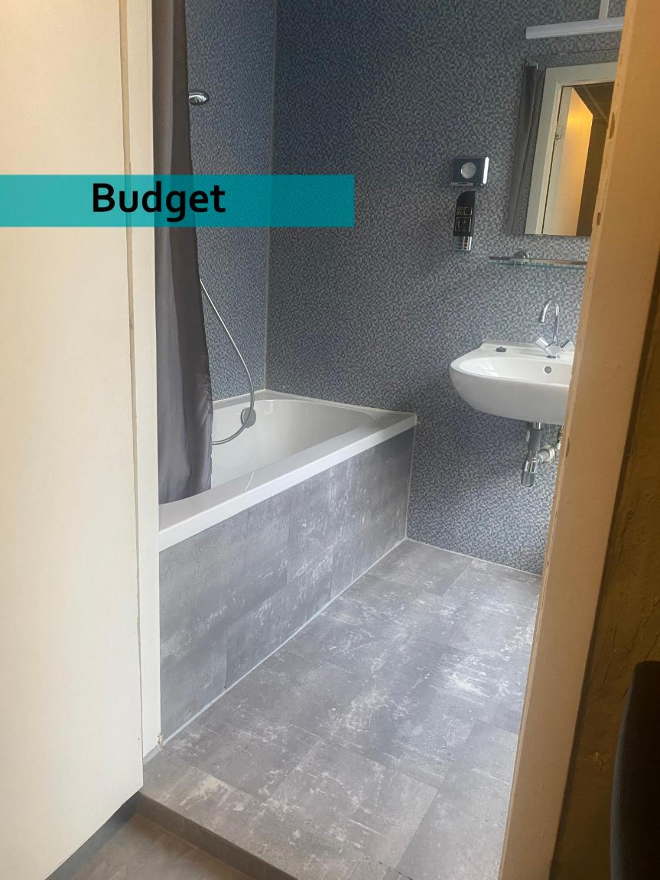 Budget Twin Room with Bath